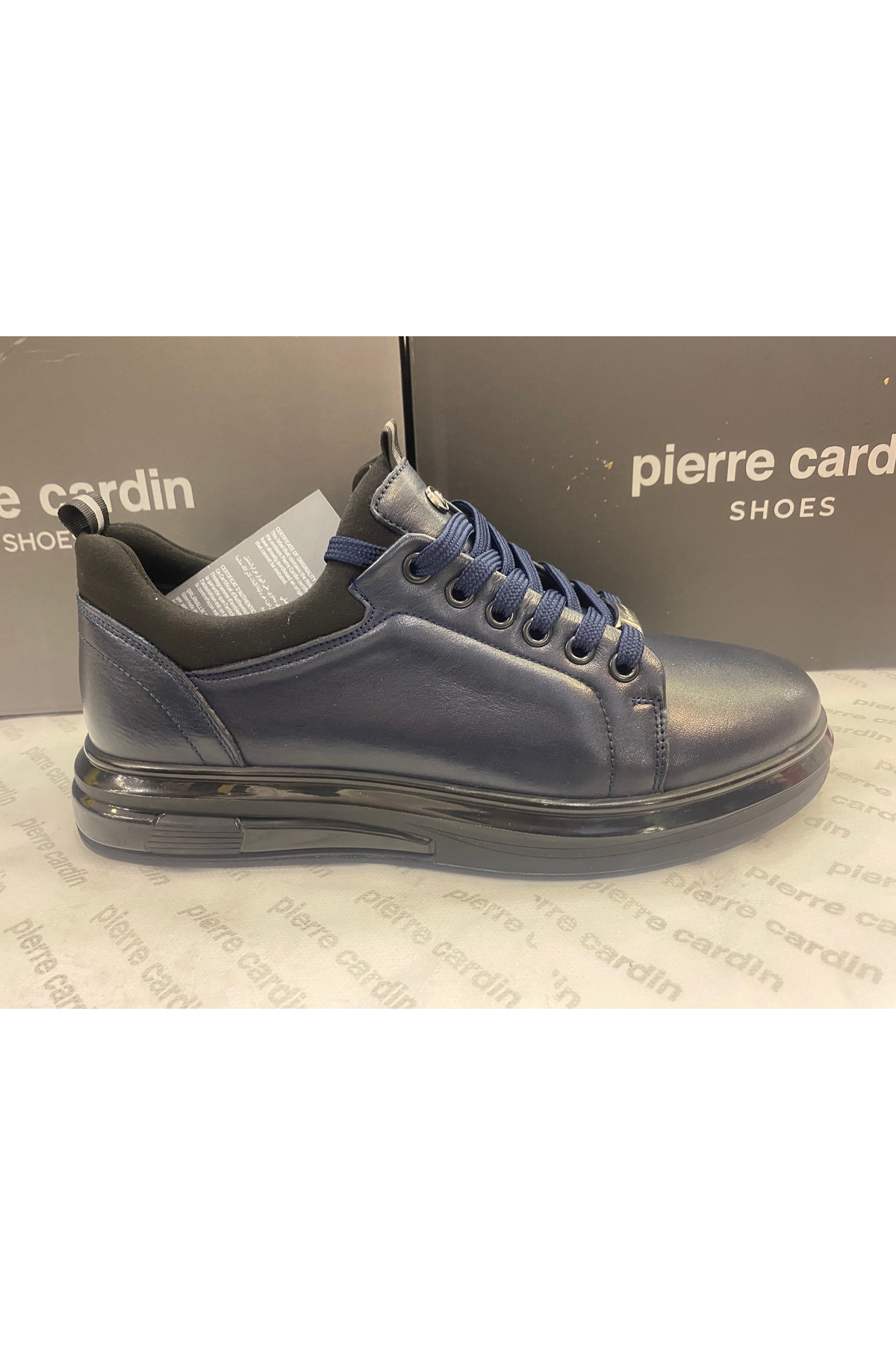 پیر کاردین کفش طبی ارتوپدی مردانه مدل ۱۰۲۰۱، هم از داخل و هم از بیرون، مناسب برای استفاده روزمره و اداری، به رنگ سرمه‌ای