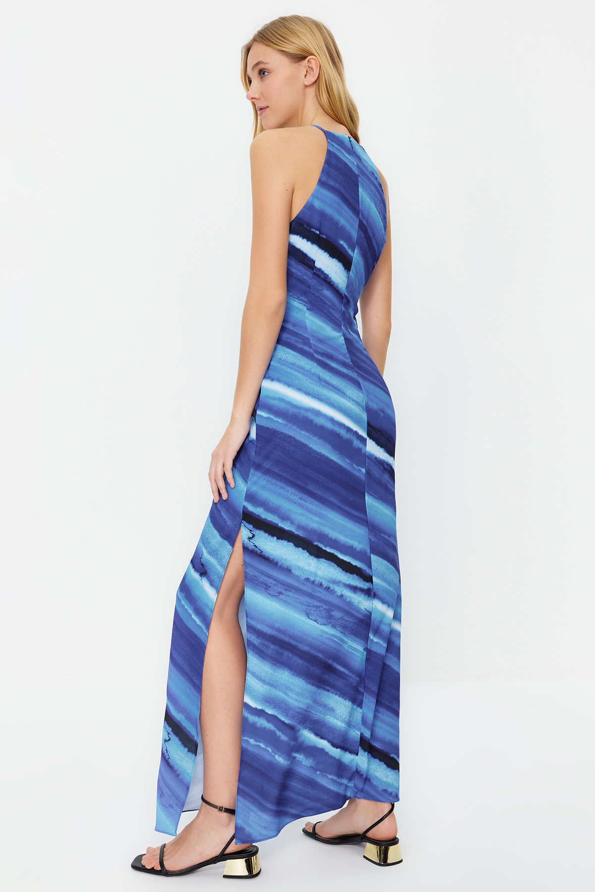 Trendyol Collection-Blaues Maxikleid aus Satin im Kaftan-Stil mit Batikmuster 6
