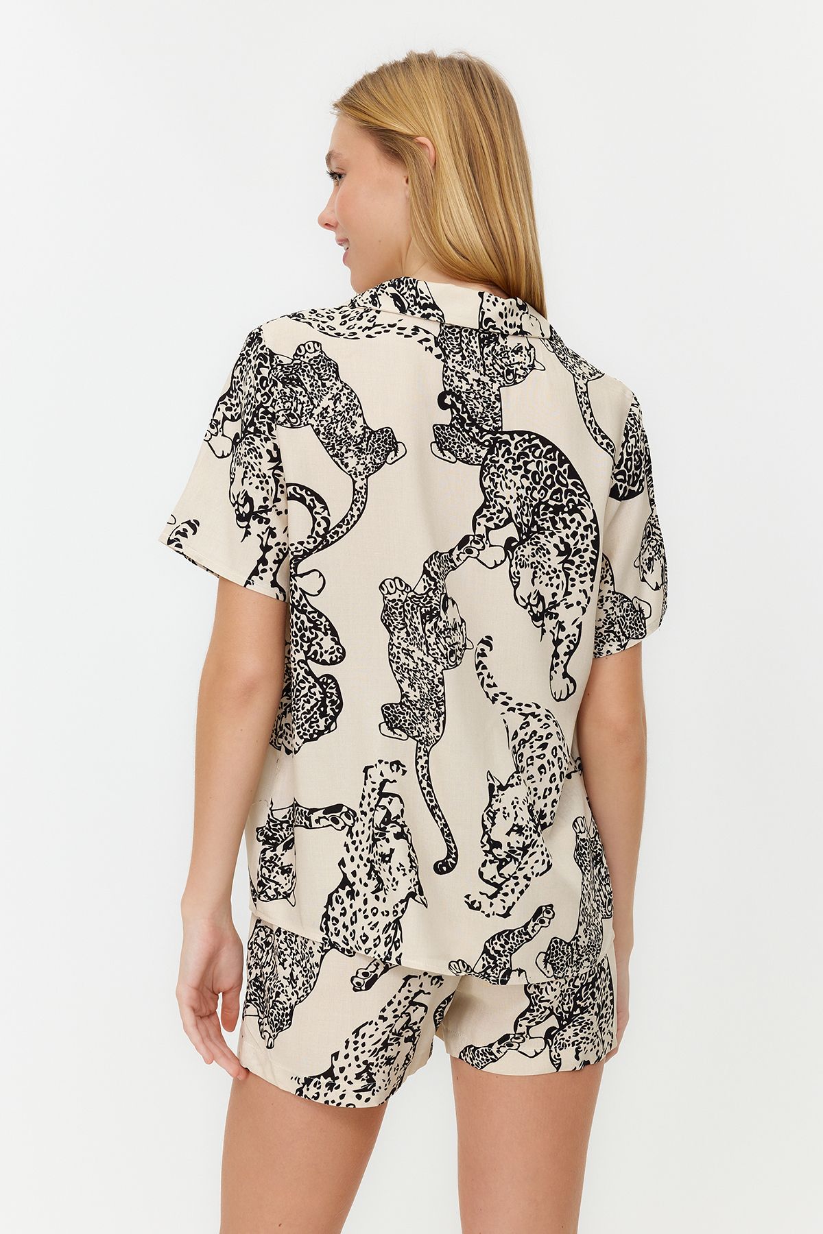 Trendyol Collection-Krémový tygří vzor s viskózovými šortkami Tkaný pyžamový set THMSS24PT00011 6