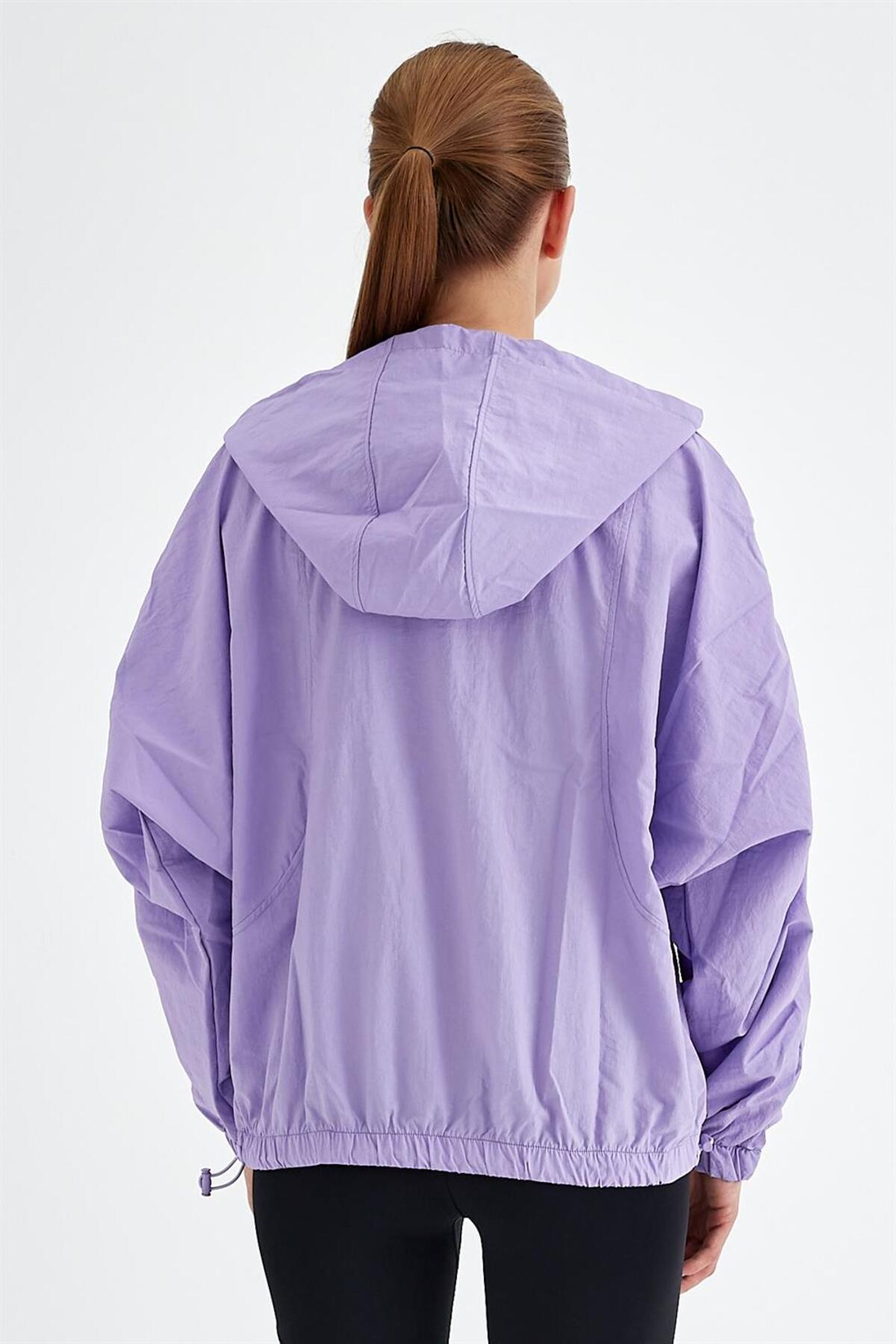 GRAB  Kadın Mor Fermuarlı ve Kapişonlu Crop Rüzgarlık Mont - Görsel 2