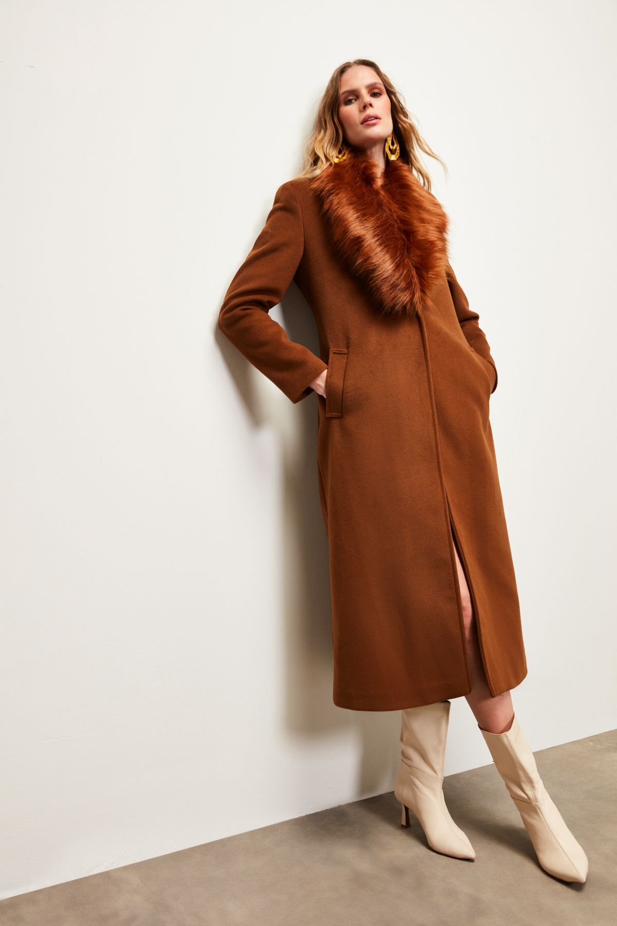 Sateen Collar Fur Long Coat BROWN Trendyol