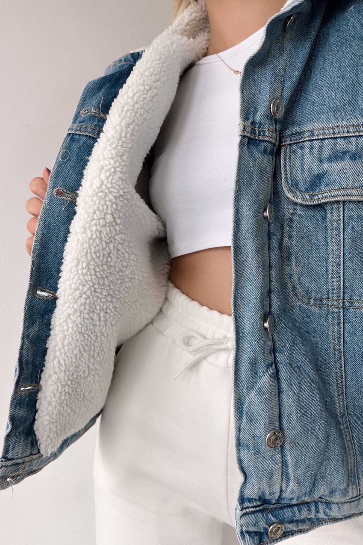 Denim jacket with fur collar womens shop