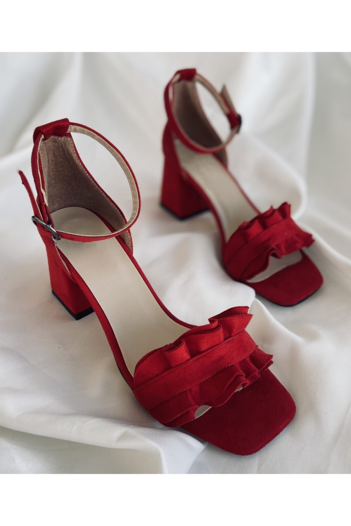 Pine Shoes Fırfırlı Kırmızı Süet Topuklu Ayakkabı