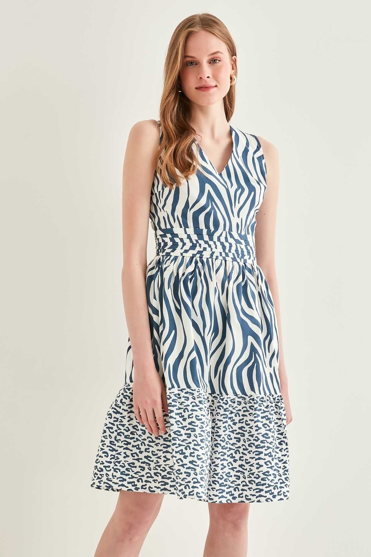 Vitrin Kleid Dunkelblau A-Linie Fast ausverkauft