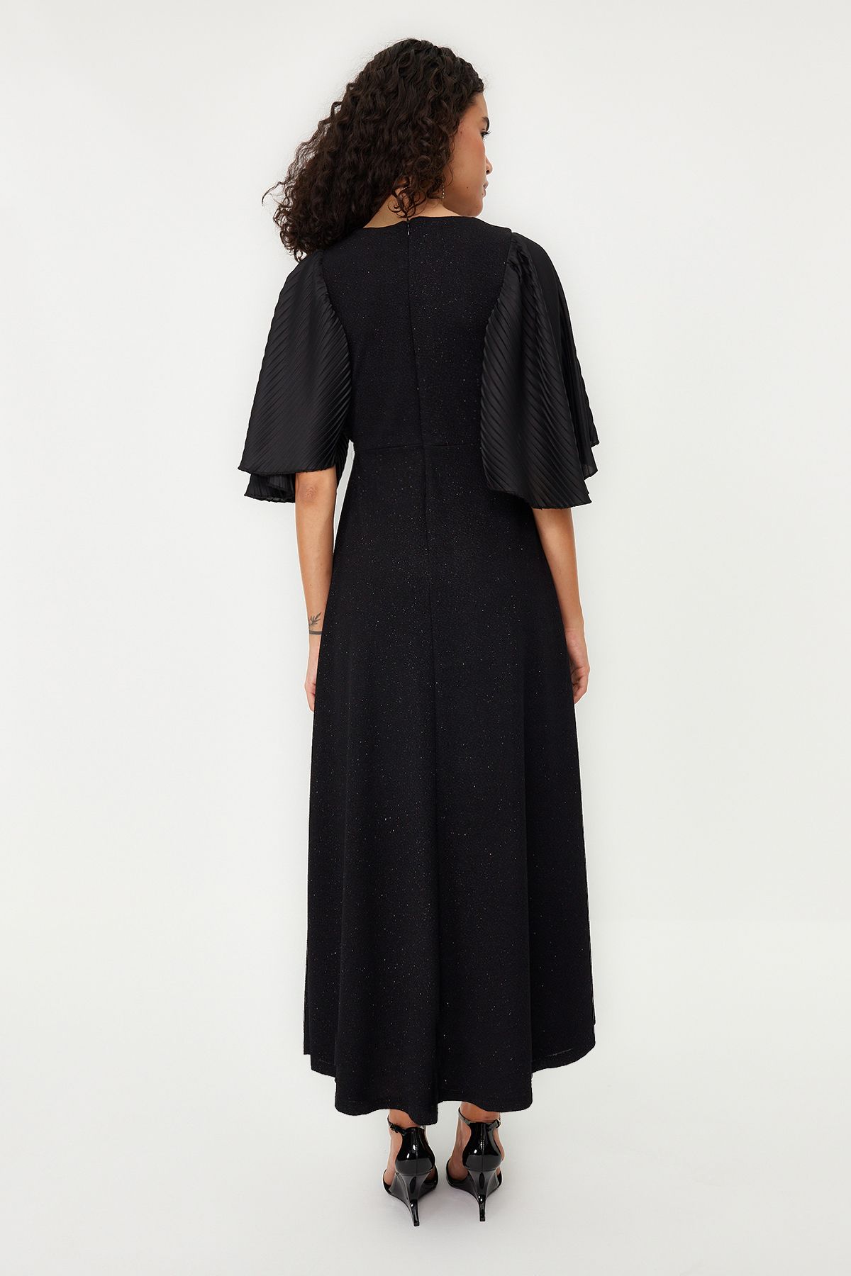 Trendyol Modest-Schwarzes, glitzerndes, elegantes Abendkleid mit Fledermausärmeln TCTSS24DB00042 6