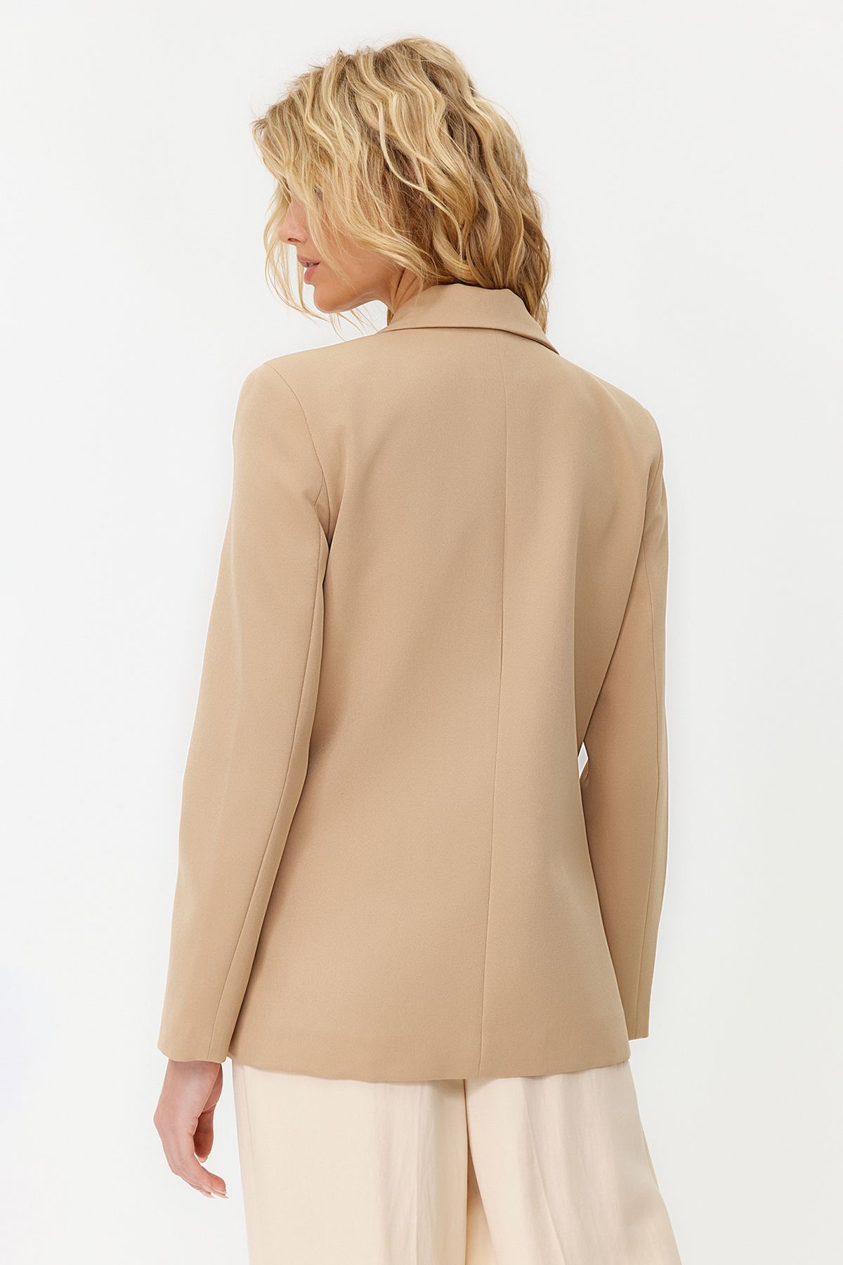 Trendyol Collection-Jasnobrązowa marynarka dwurzędowa z regularną podszewką TWOSS21CE0137 6
