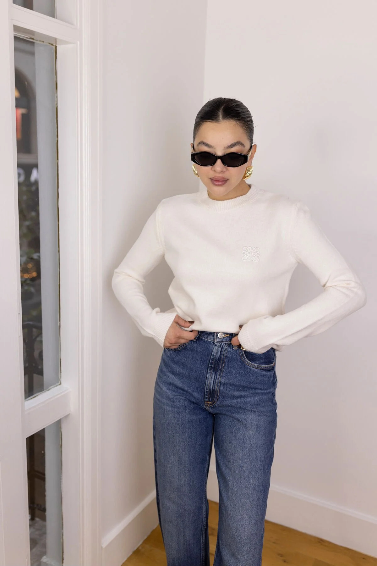 Laluvia Кремав трикотажен пуловер с кръгло деколте и бродиран трикотаж