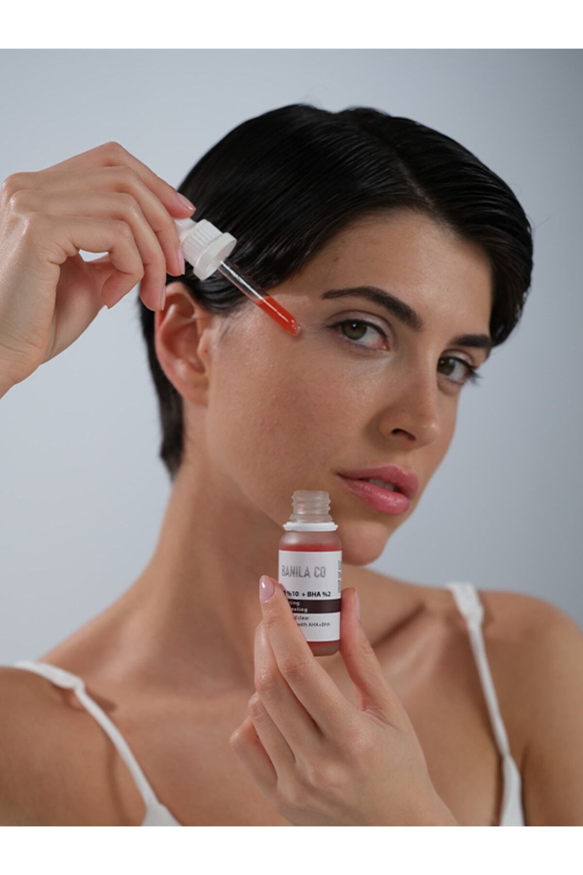 سرم پوست لایه برداری قرمز ویتالیک تانکس کننده تن AHA+BHA صورت 20 میل Banila Co