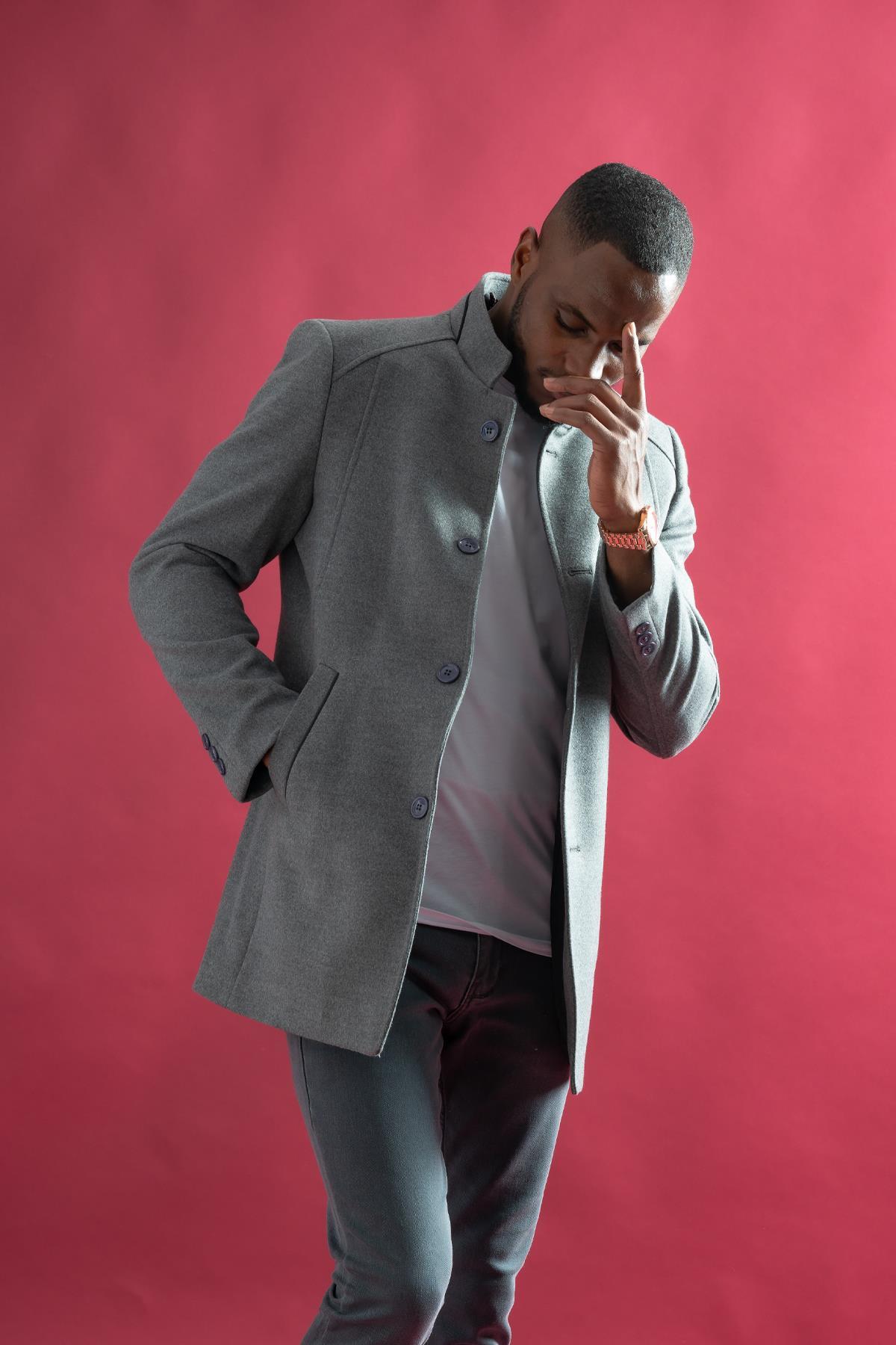  کاپشن مردانه اسلیم فیت، یقه ماندارین، دکمه‌دار، جیب‌های کناری، آستردار، تک چاک از جنس کشمیر