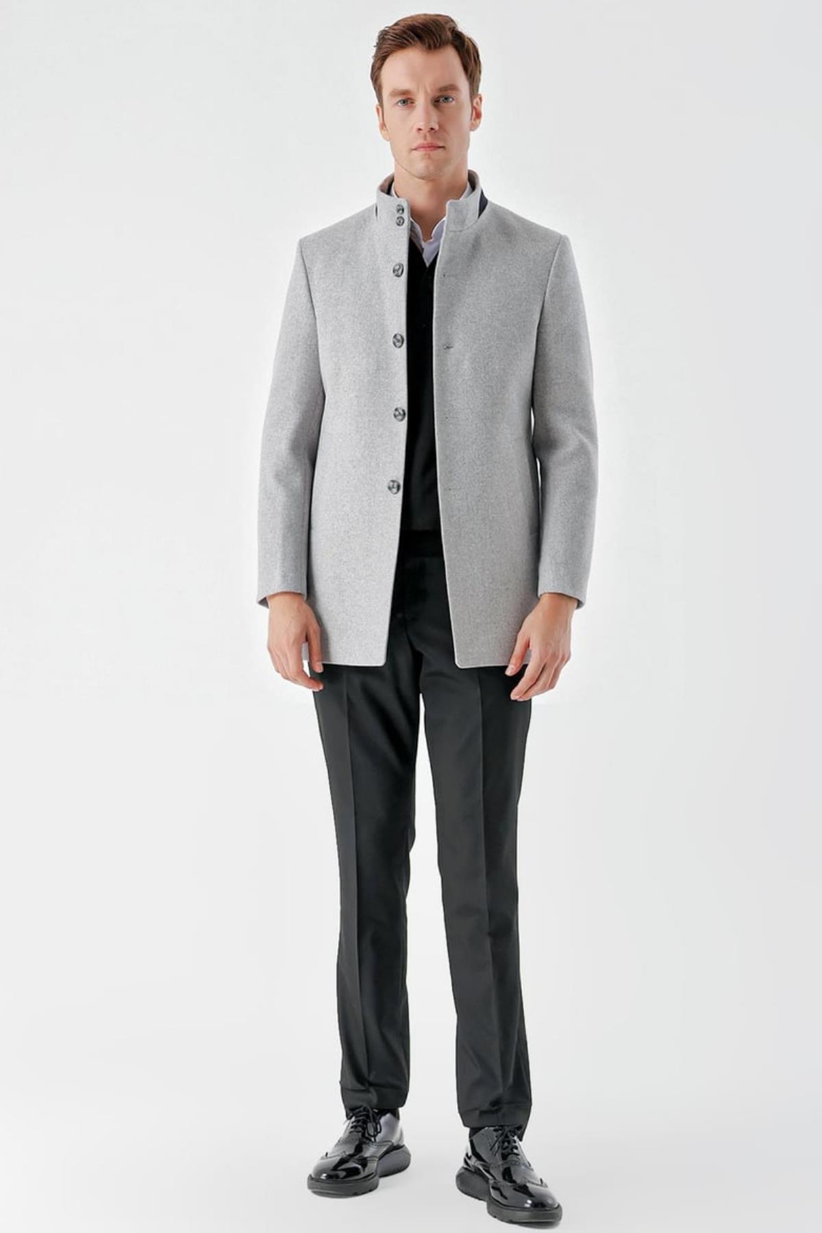  کاپشن کشمیری، یقه دکلته، دکمه‌دار، جیب بغل، آستردار، تک چاک، مدل Slimfit