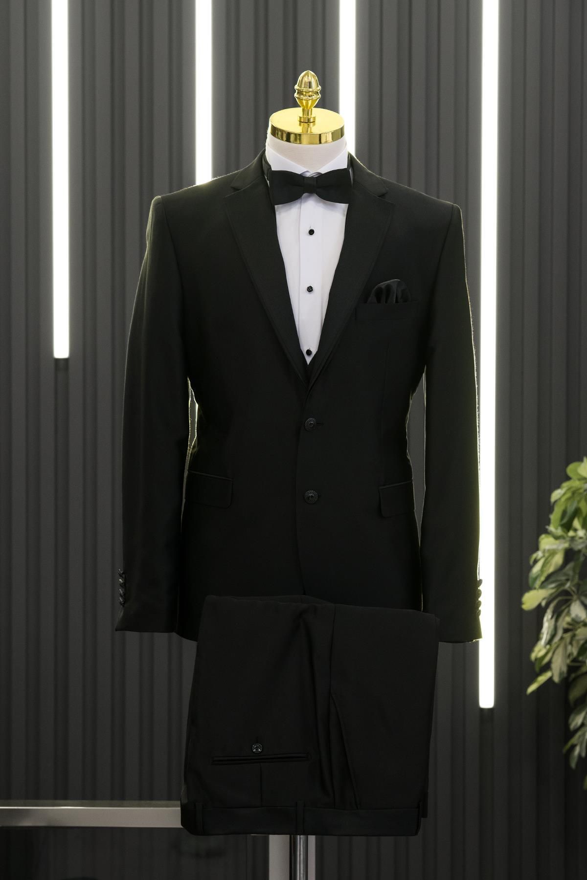 AKÇAYLAR-Shiny Fabric Mono Collar Regular Cut Tuxedo Suit with Vest and Bow Tie 2