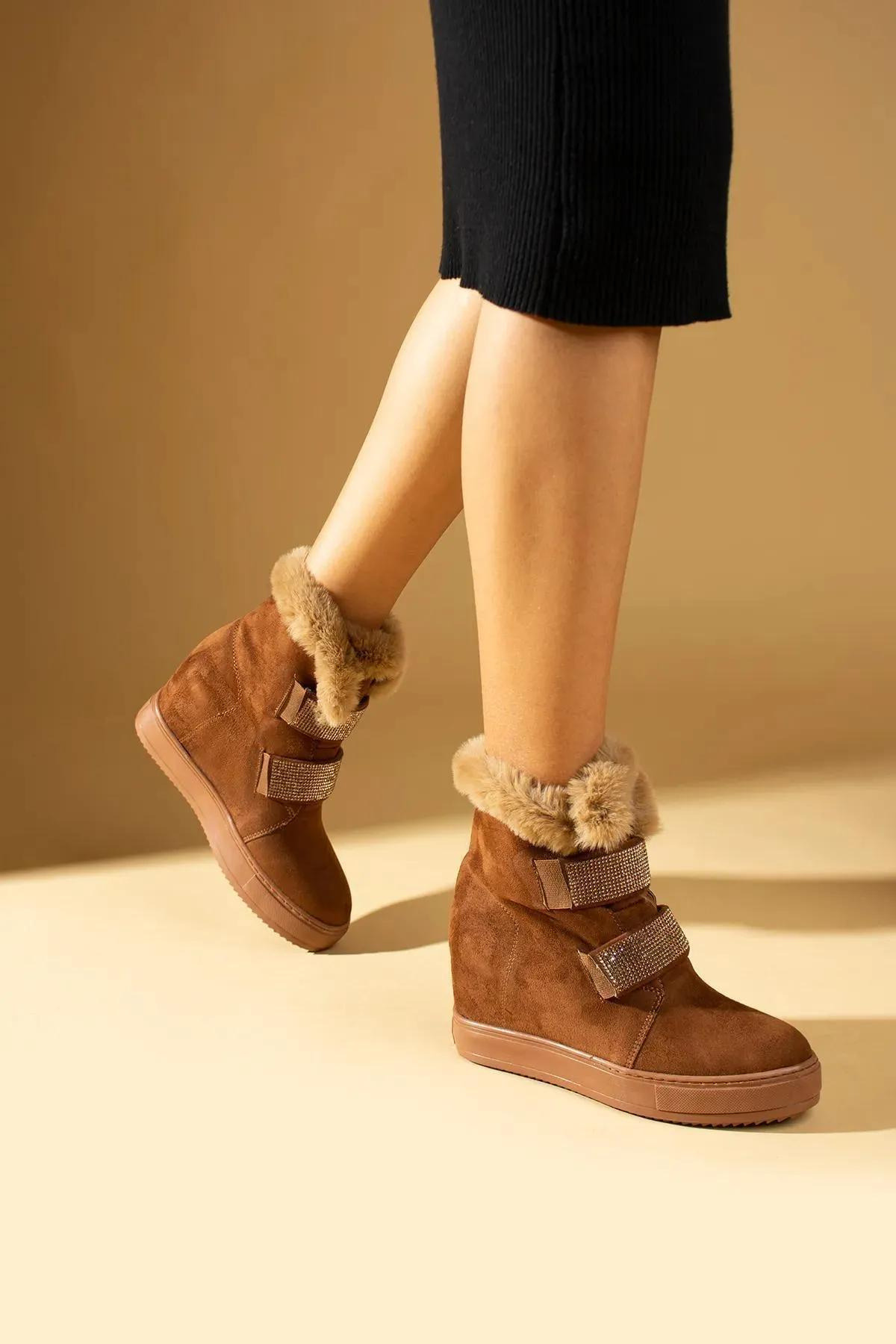Women's Hidden Heeled Feathered Boots