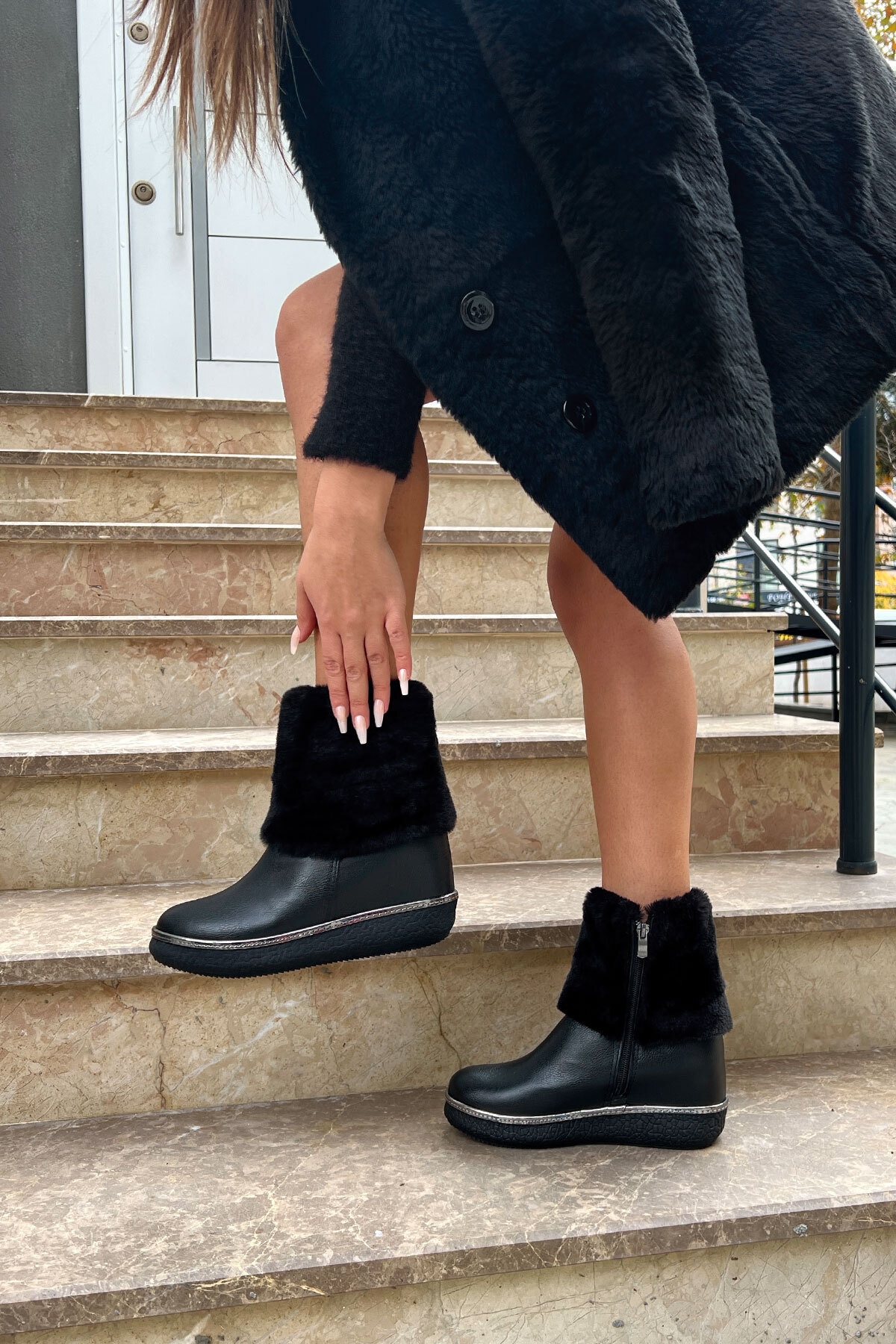 Papela Fur Collar Hidden Wedge Heel Black Snow Boots