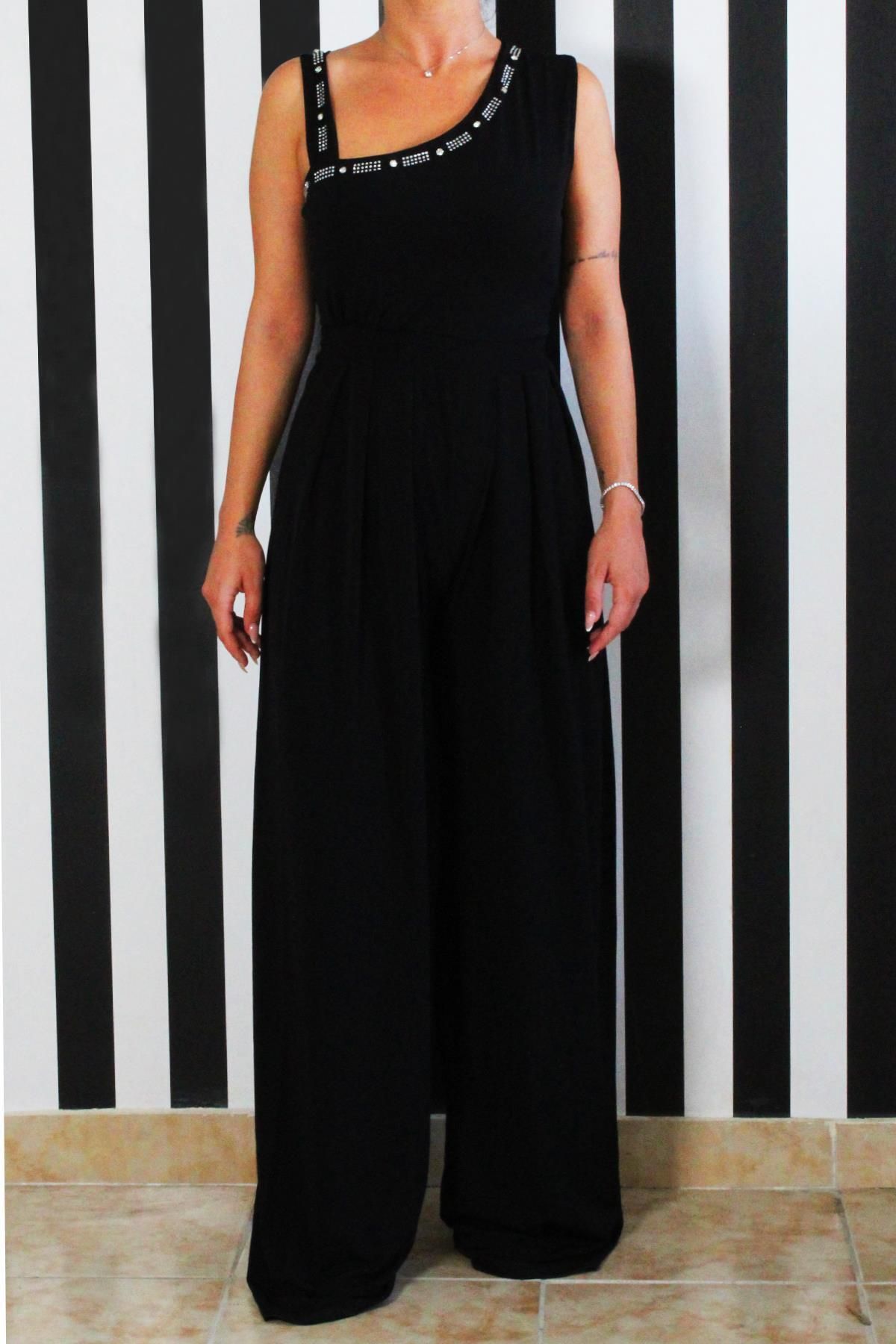 Slimming deals black jumpsuit
