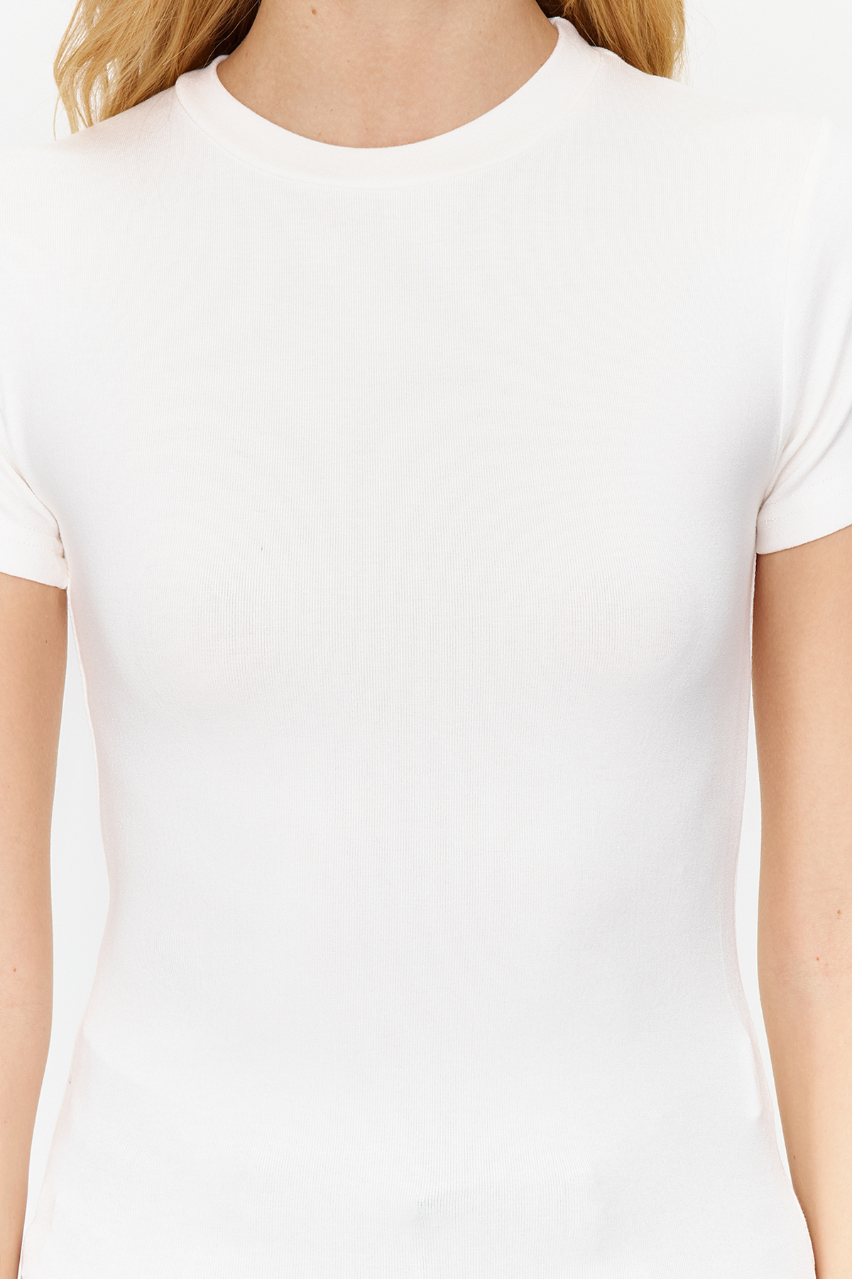 Trendyolmilla  Ekru Viskoz/Yumuşak Kumaş Vücuda Oturan Esnek Örme Bluz TWOSS24BZ00296 - Görsel 4