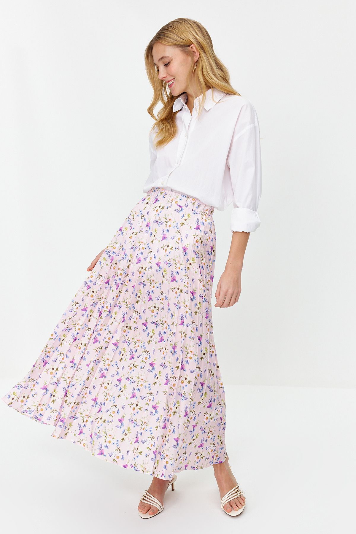 Trendyol Modest Skládaná sukně s pudrovým květinovým vzorem s elastickým pasem TCTSS23EE00018