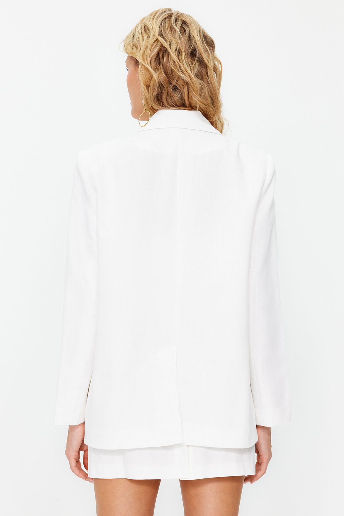 Trendyol Collection-Weiße, gewebte Oversize-Blazerjacke in Leinenoptik TWOSS24BC00022 6
