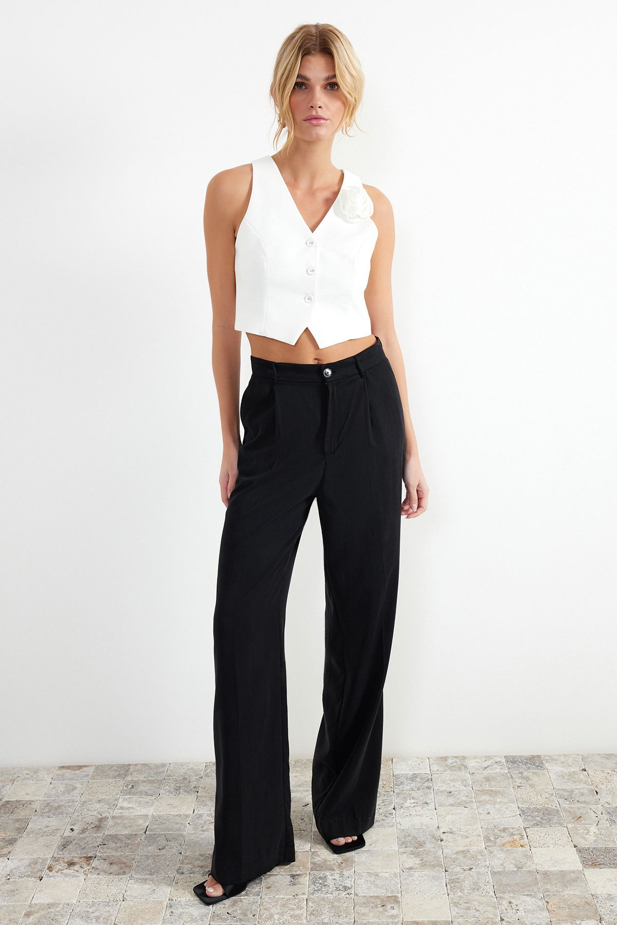 complete the look image