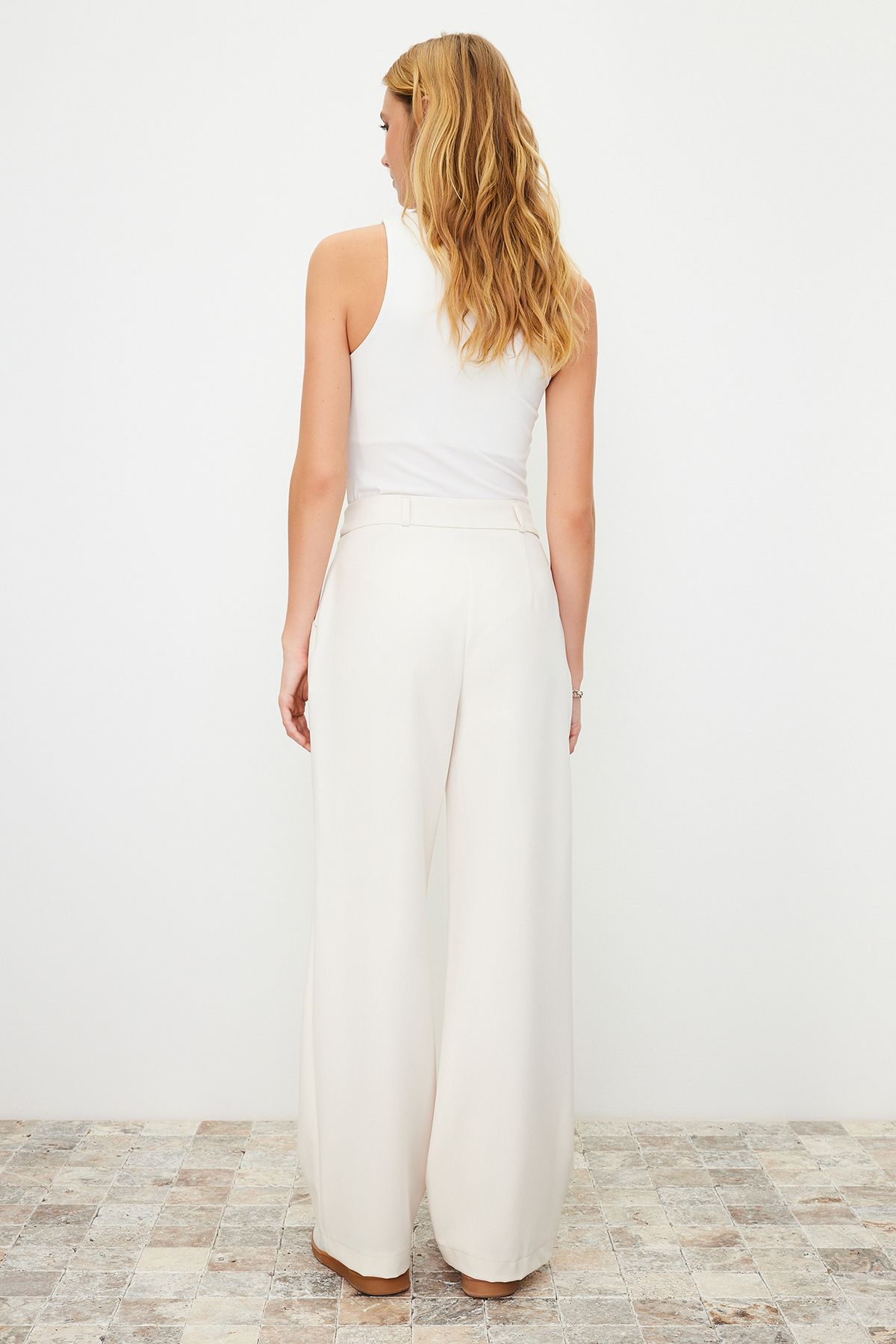 Trendyol Collection-Ecrufarbene, plissierte Hose mit hoher Taille und weitem Bein – TWOAW21PL0076 14