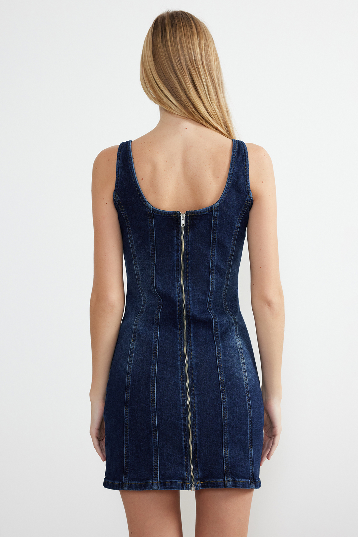 Trendyolmilla  Mavi Dikiş Detaylı Fitted/Vücuda Oturan Mini Comfort/Esnek Denim Elbise TWOSS24EL00284 - Görsel 12