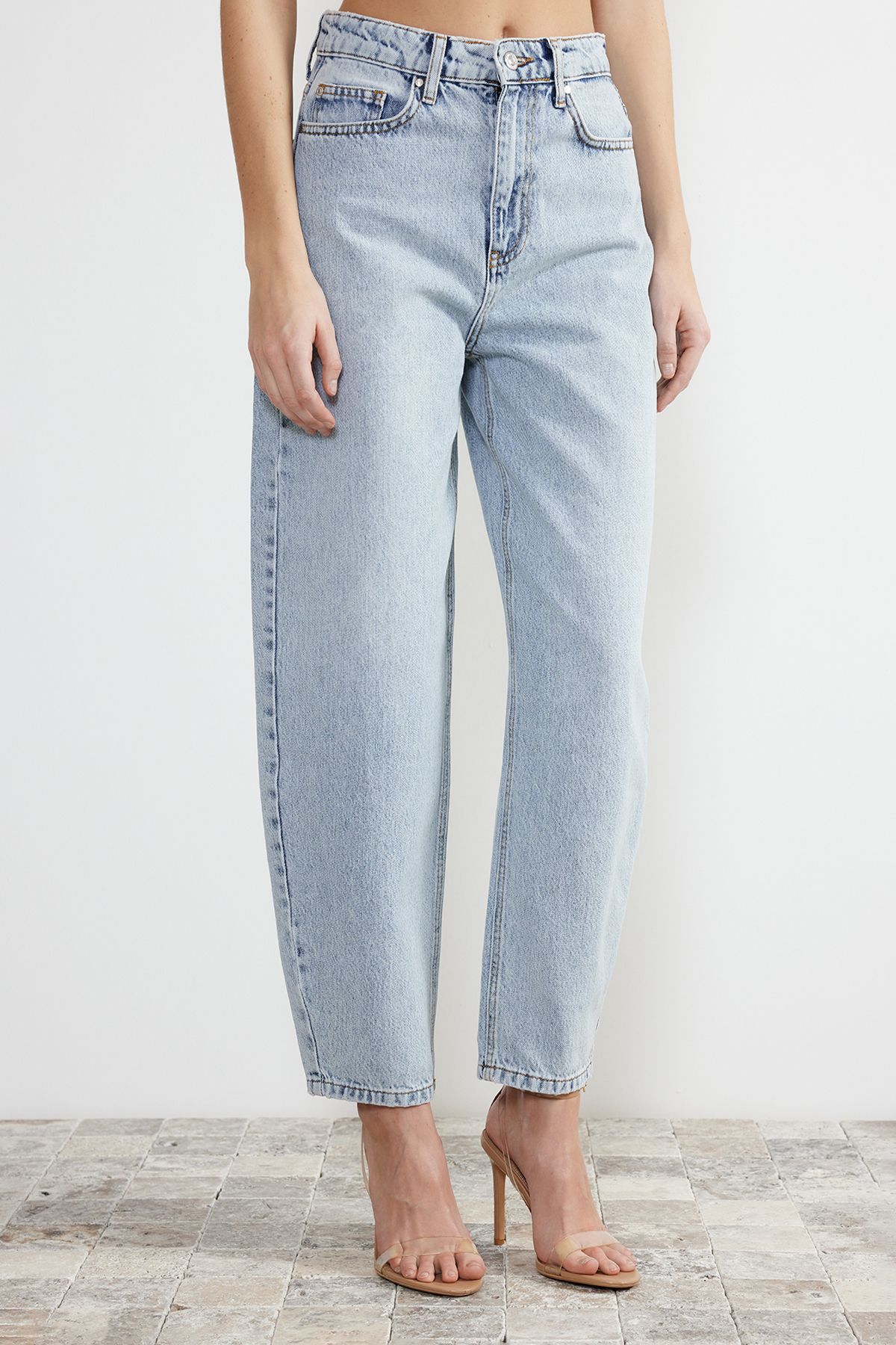 Trendyol Collection-Jasnoniebieskie jeansy baryłkowe z wysokim stanem TWOSS24JE00113 3