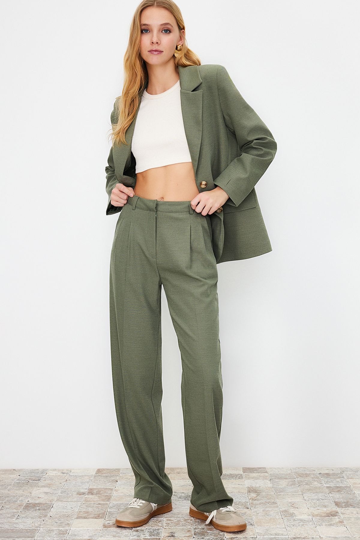 Trendyol Collection-Limited Edition Mint Straight/Straight Cut Plissee-Hose aus gewebtem Stoff TWOAW23PL00401 2