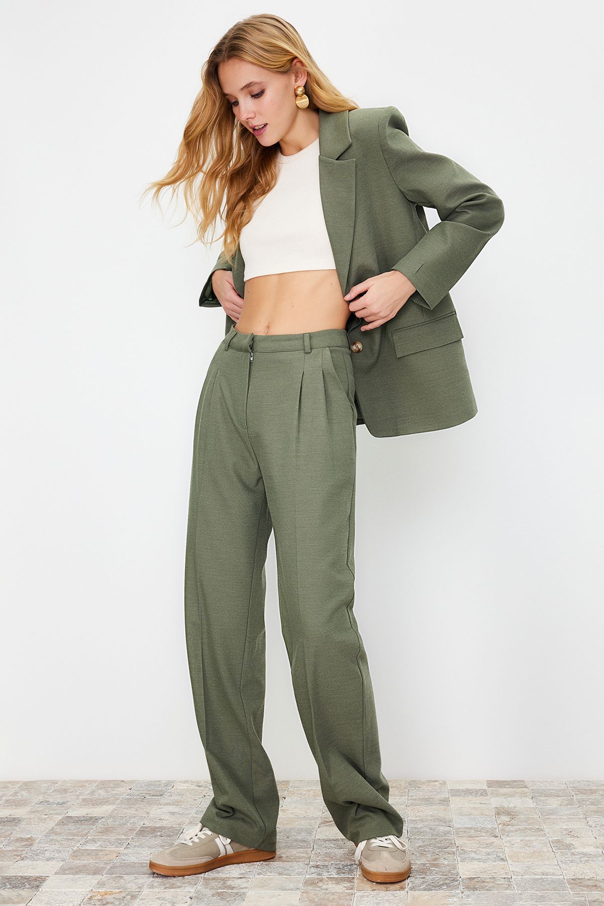 Trendyol Collection-Limited Edition Mint Straight/Straight Cut Plissee-Hose aus gewebtem Stoff TWOAW23PL00401 3