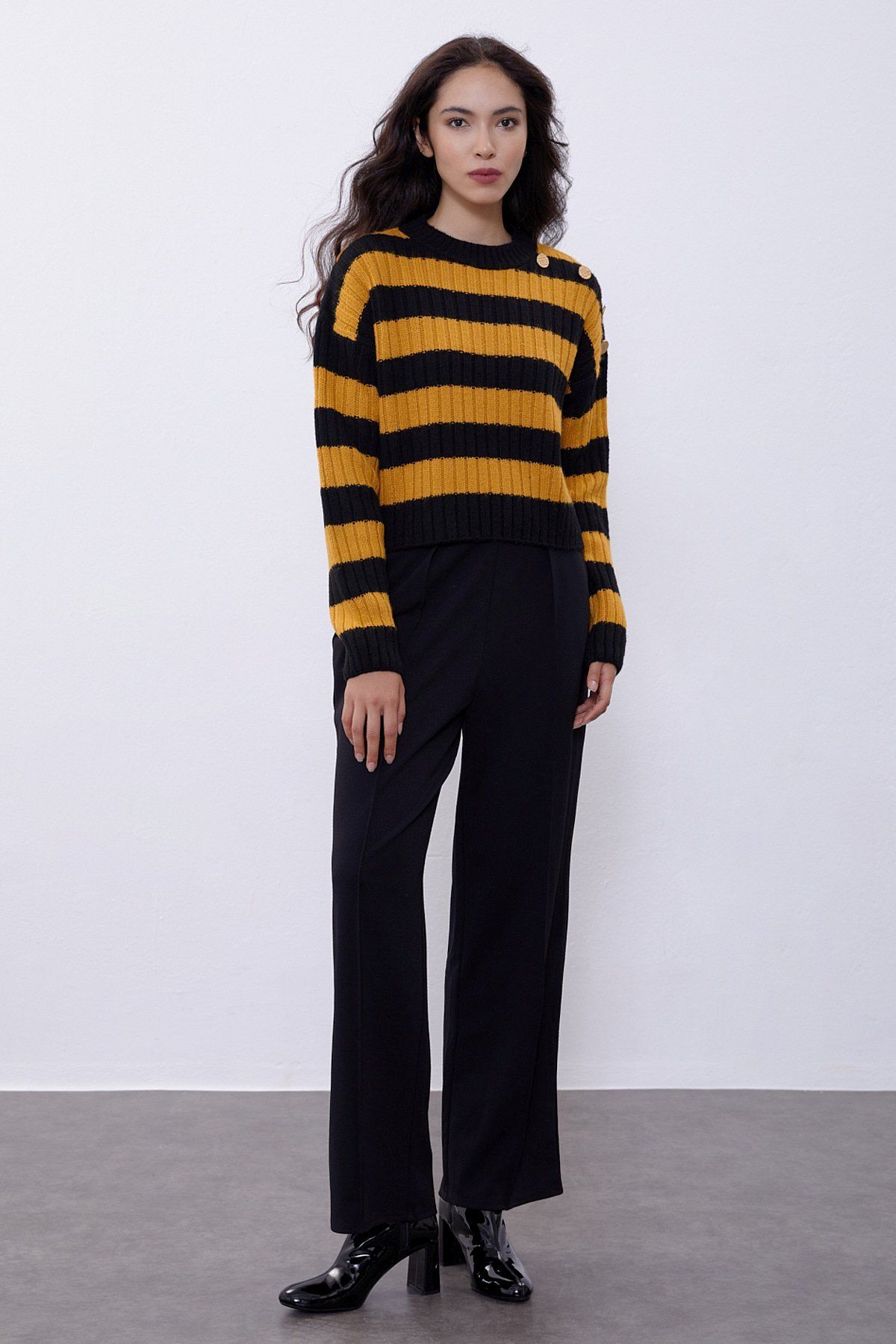 Dark on sale mustard jumper