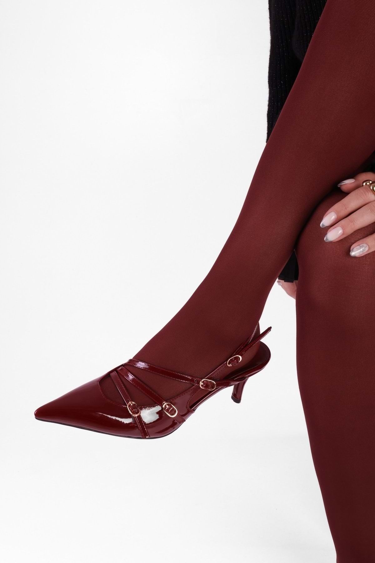 Shoeberry-Joelle – Spitz zulaufender Stilettoabsatz aus Lackleder in Weinrot mit Gürtelschnalle für Damen 6