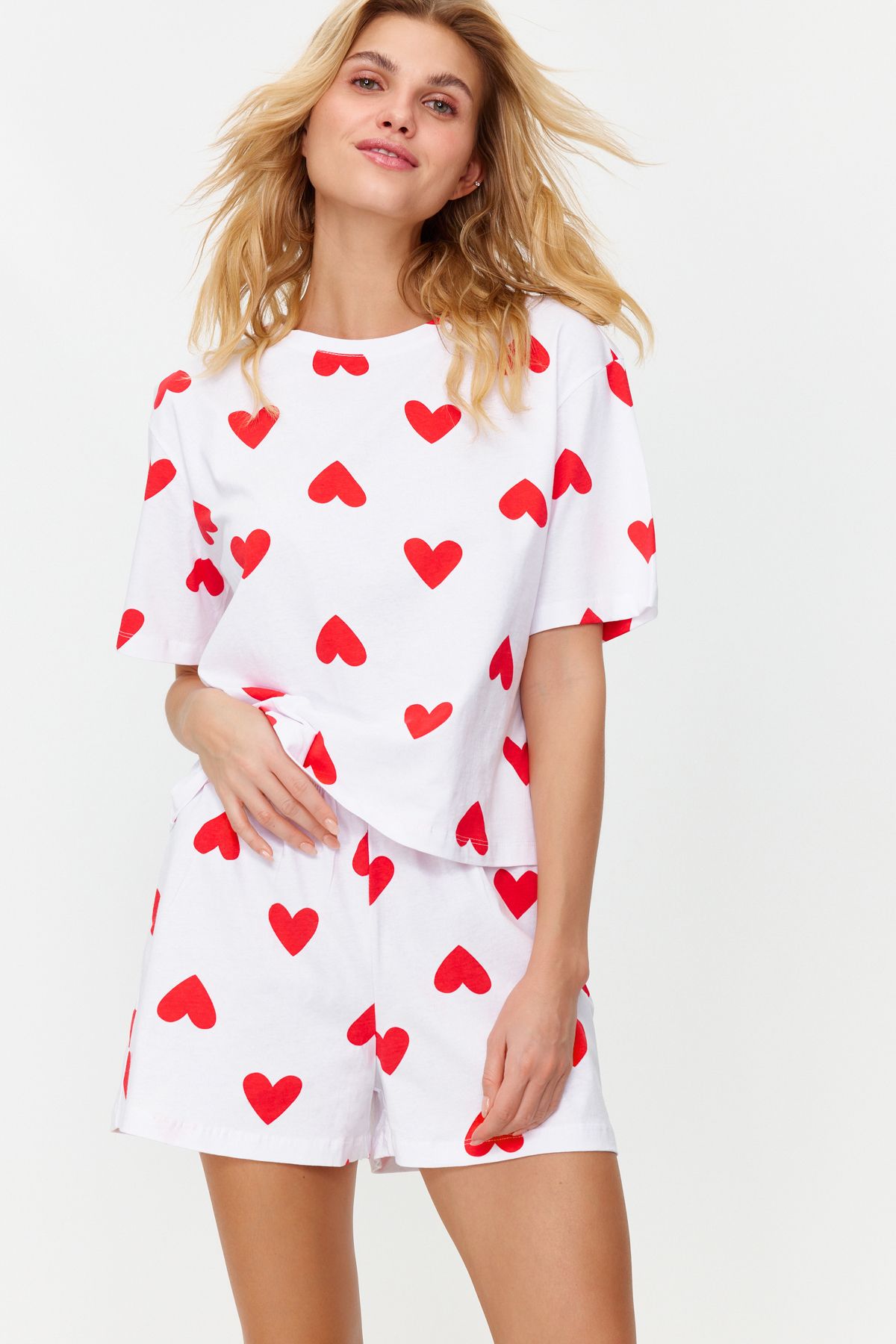 Trendyol Collection-Weißes Pyjama-Set aus Strick mit Herzmotiv – 100 % Baumwolle THMSS24PT00029 3