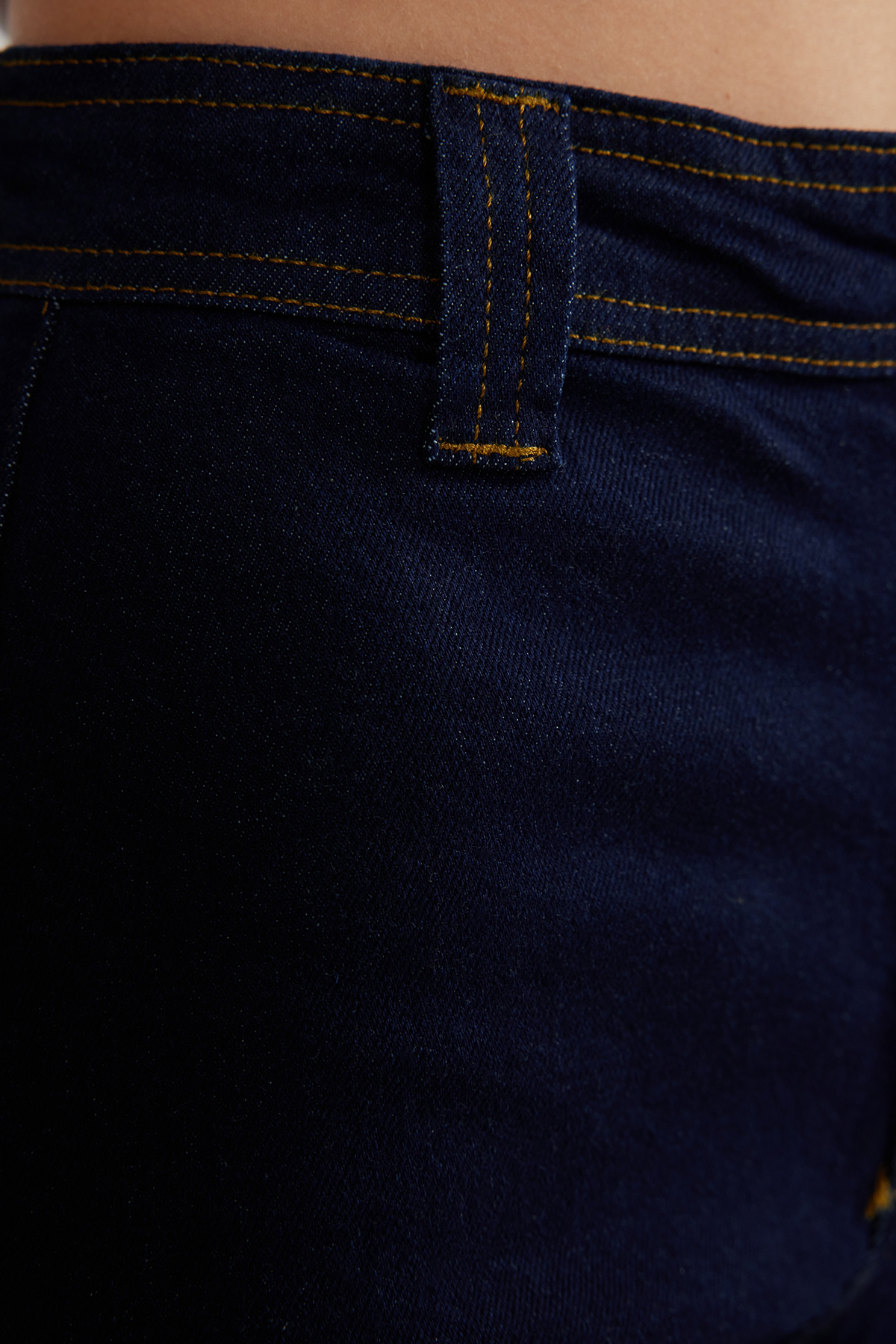 Trendyolmilla  Mavi Fitted Dikiş Detaylı Yüksek Bel Denim Şort TWOSS24SR00015 - Görsel 5