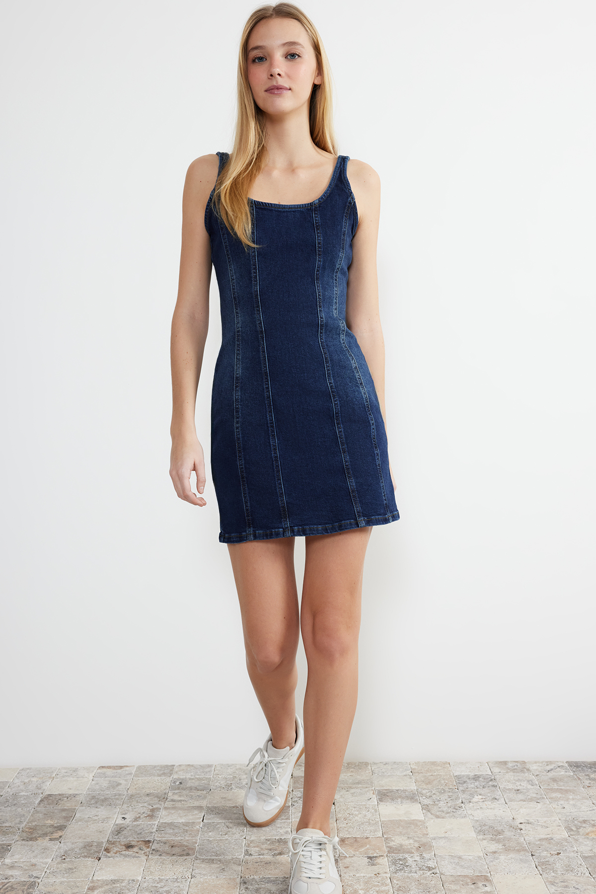 Trendyolmilla  Mavi Dikiş Detaylı Fitted/Vücuda Oturan Mini Comfort/Esnek Denim Elbise TWOSS24EL00284 - Görsel 8