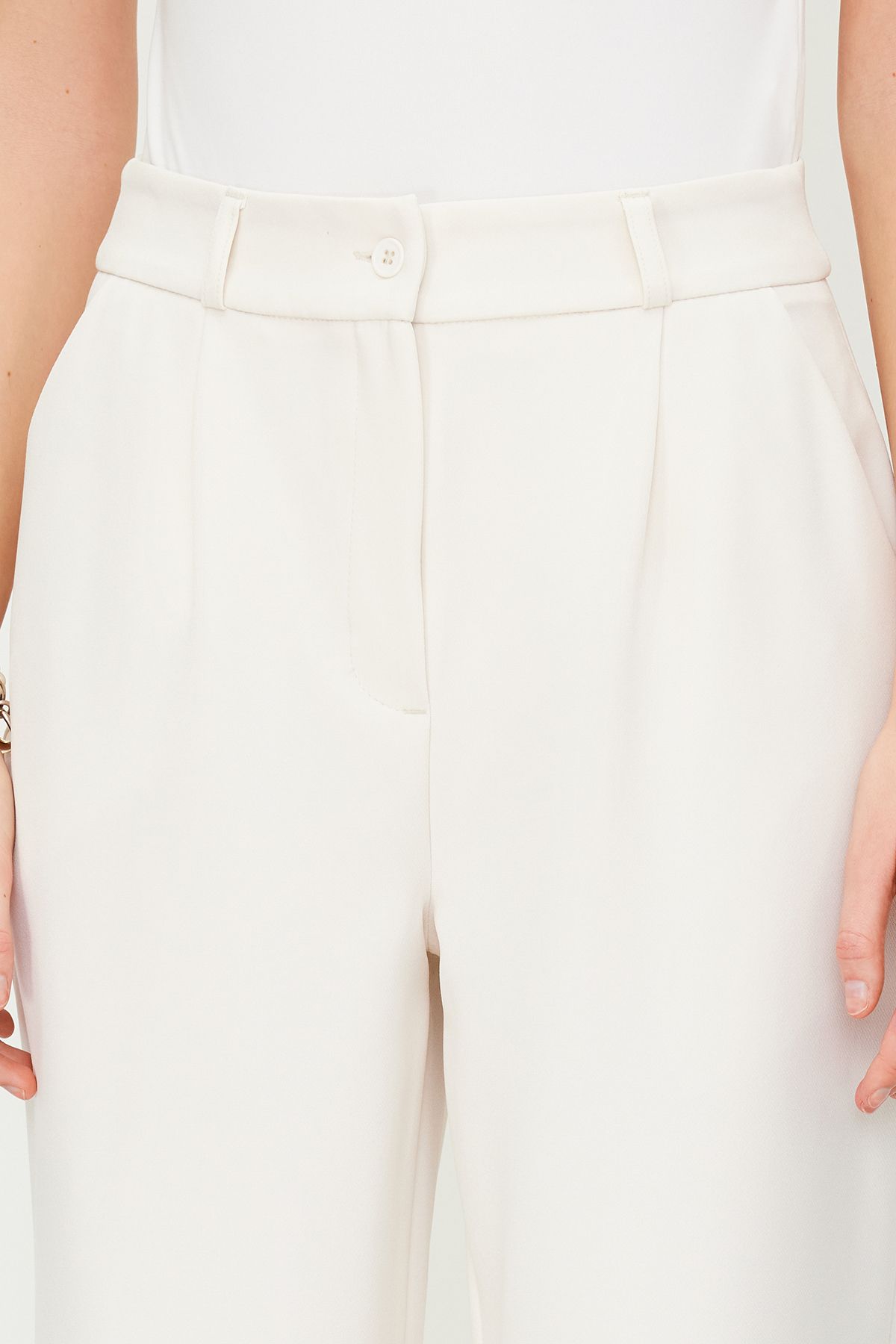 Trendyol Collection-Ecrufarbene, plissierte Hose mit hoher Taille und weitem Bein – TWOAW21PL0076 15