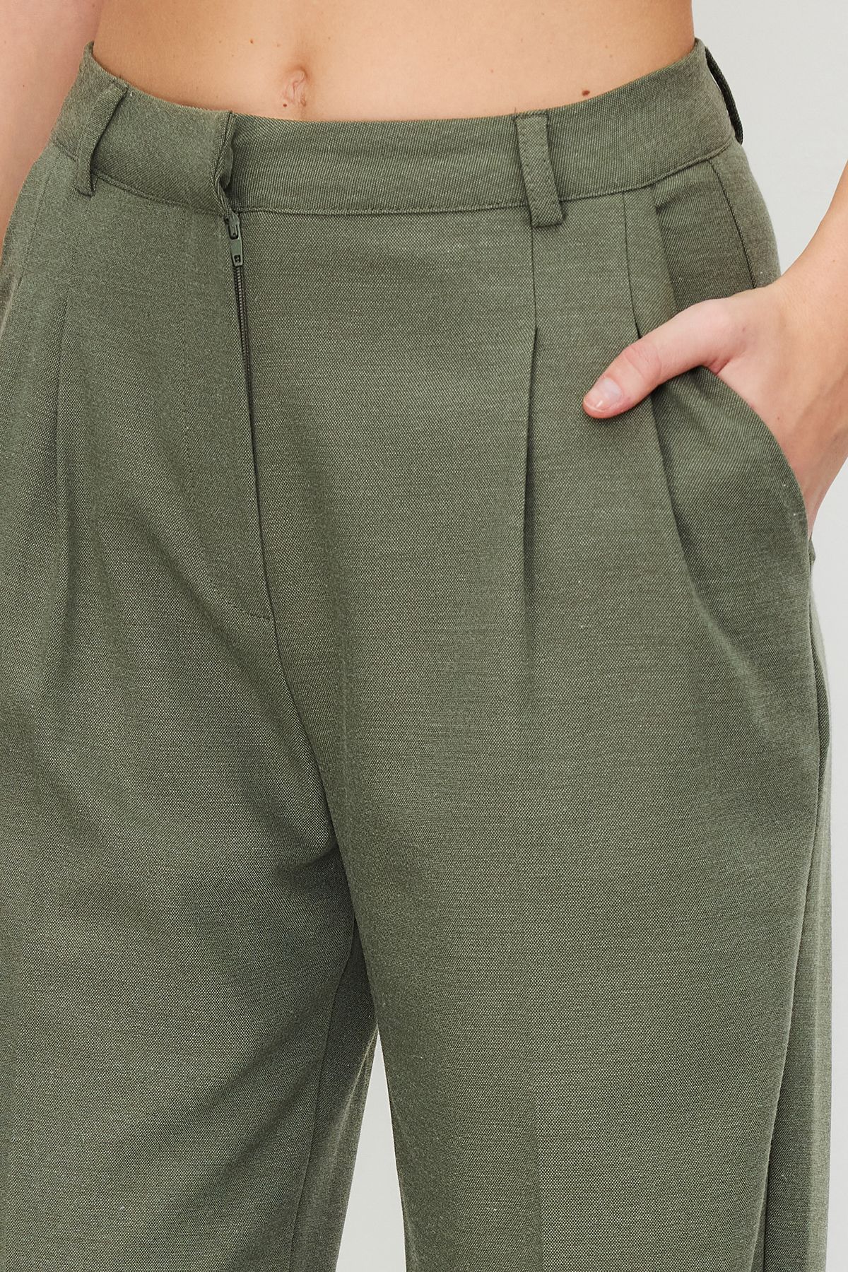 Trendyol Collection-Limited Edition Mint Straight/Straight Cut Plissee-Hose aus gewebtem Stoff TWOAW23PL00401 4