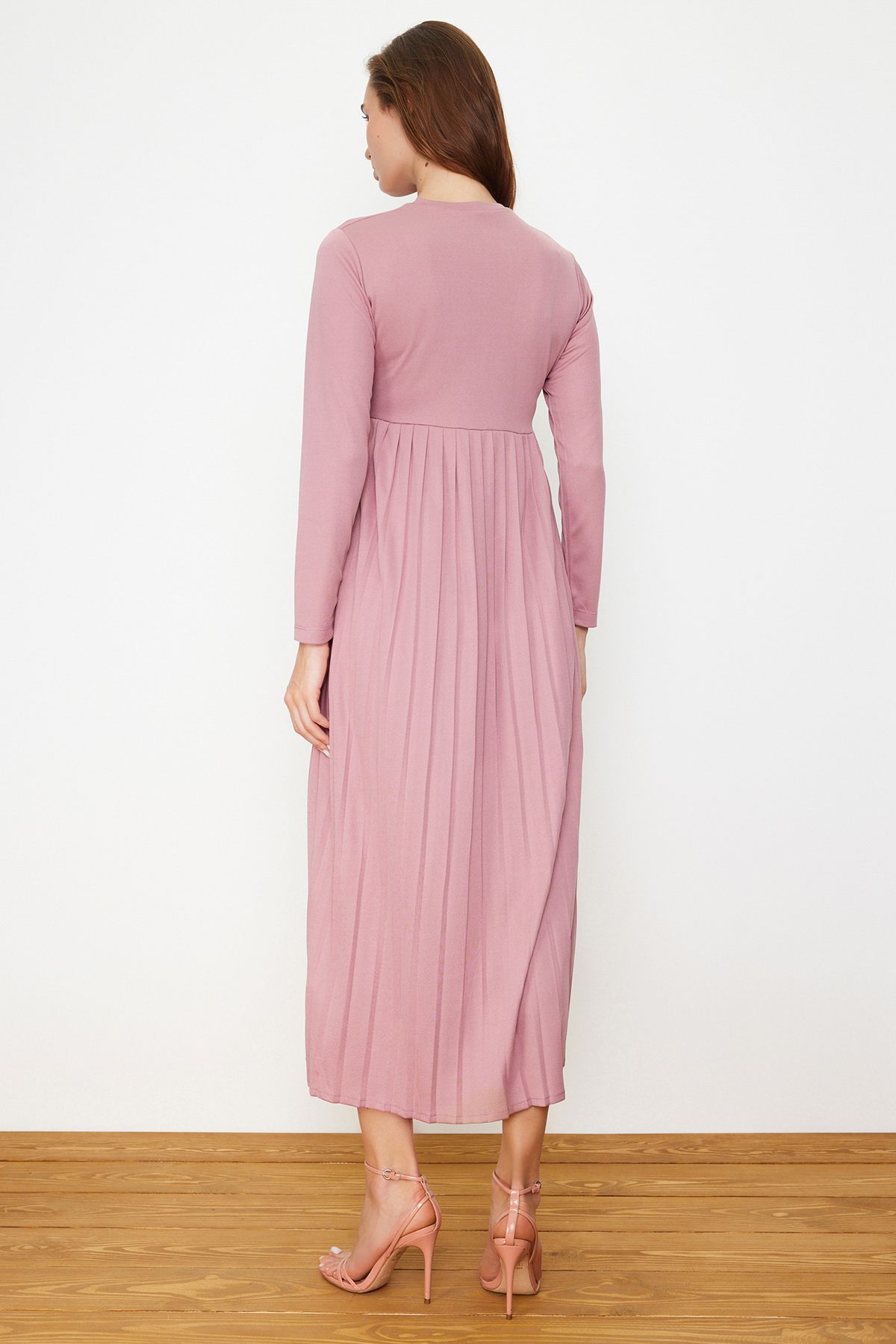 Trendyol Modest-Πλεκτό φόρεμα Scuba με πλισέ φούστα Dusty Rose TCTAW24EL00000 6