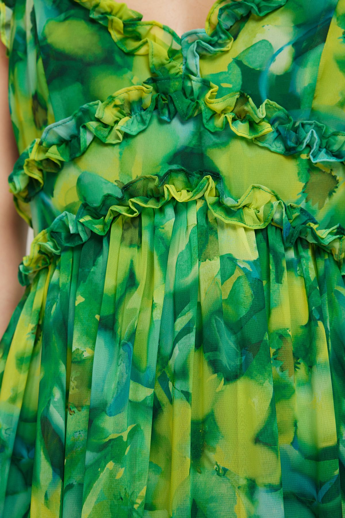 Trendyol Collection-Grünes A-Cut-Maxikleid aus gewebtem Chiffon mit Blumenmuster, Rüschendetail und Futter TWOSS23EL02013 5