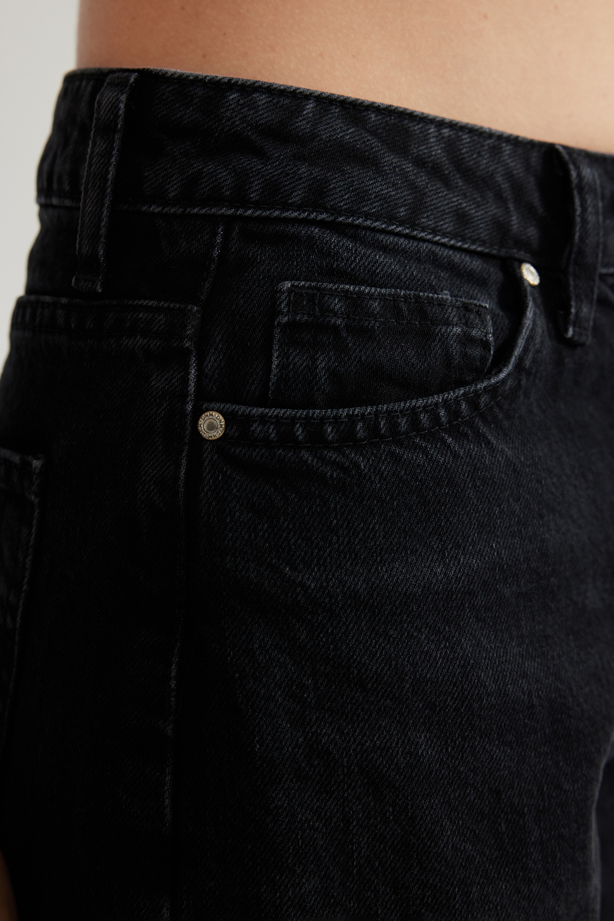 Trendyolmilla  Siyah Yüksek Bel Mom Jeans %100 Pamuk Non-Stretch TWOAW24JE00076 - Görsel 9