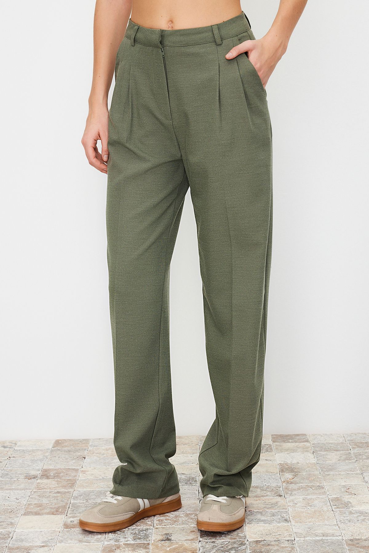 Trendyol Collection-Limited Edition Mint Straight/Straight Cut Plissee-Hose aus gewebtem Stoff TWOAW23PL00401 5