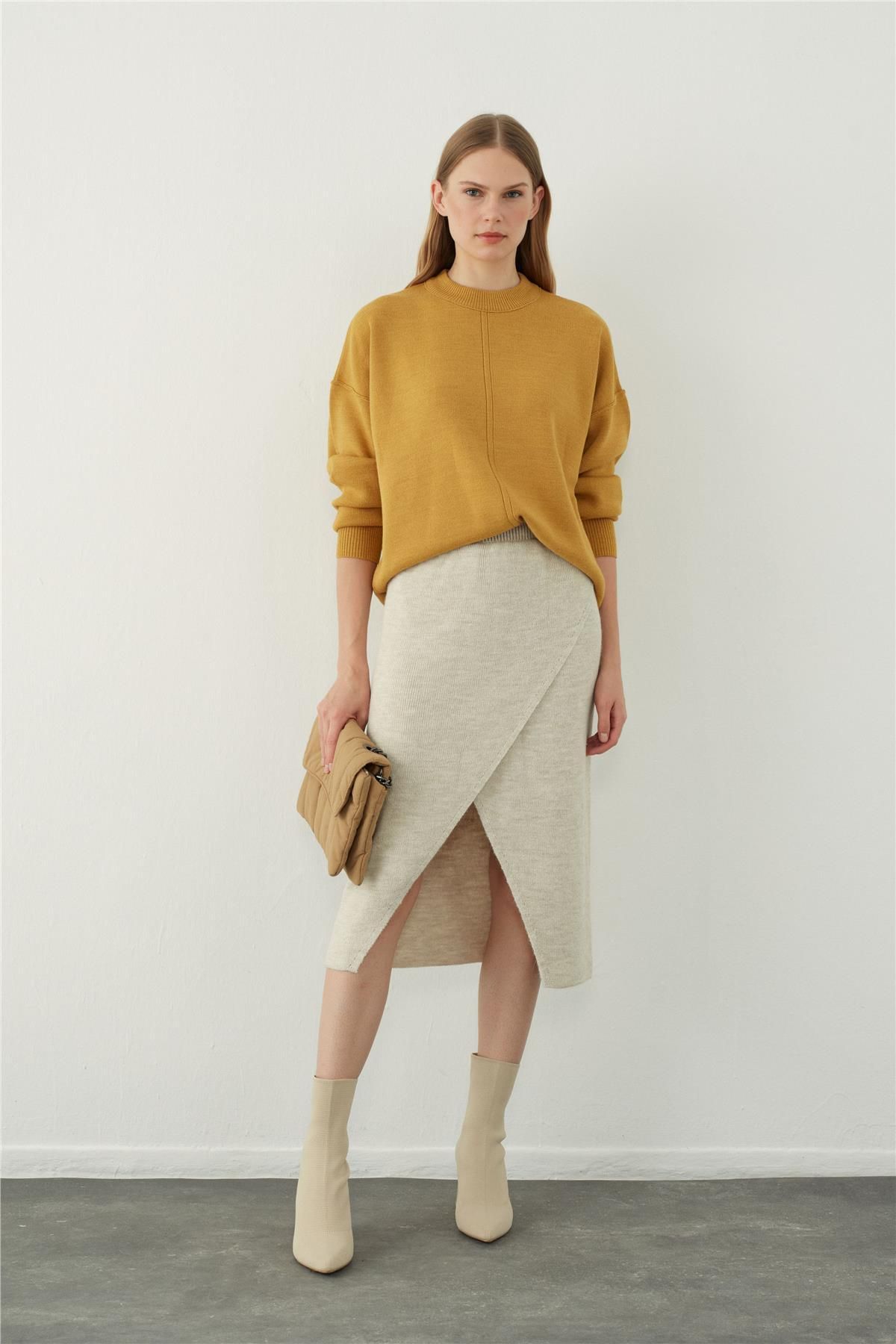 Asymmetrical 2025 knit skirt