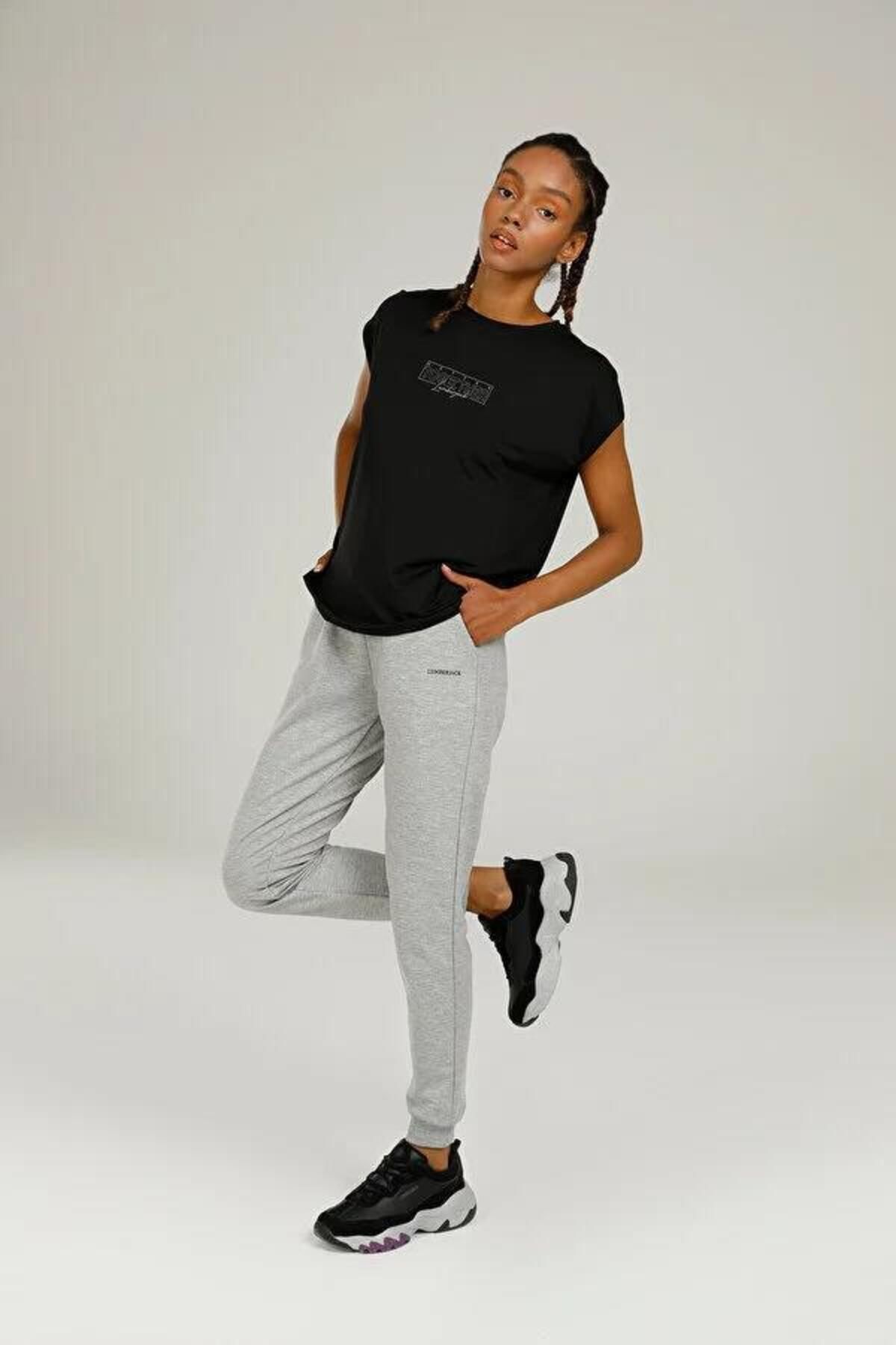 lumberjack-بدلة رياضية W-ct133 Basic Jogger 2pr مطرزة بجيبين وربطة عنق سفلية 3