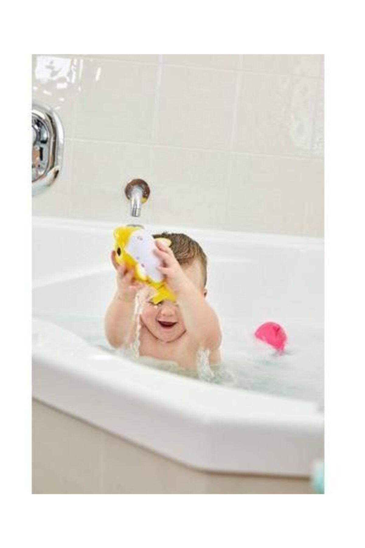 GIOCHI PREZIOSI Baby Shark Floating and Sound Figure Bath Toy Pink