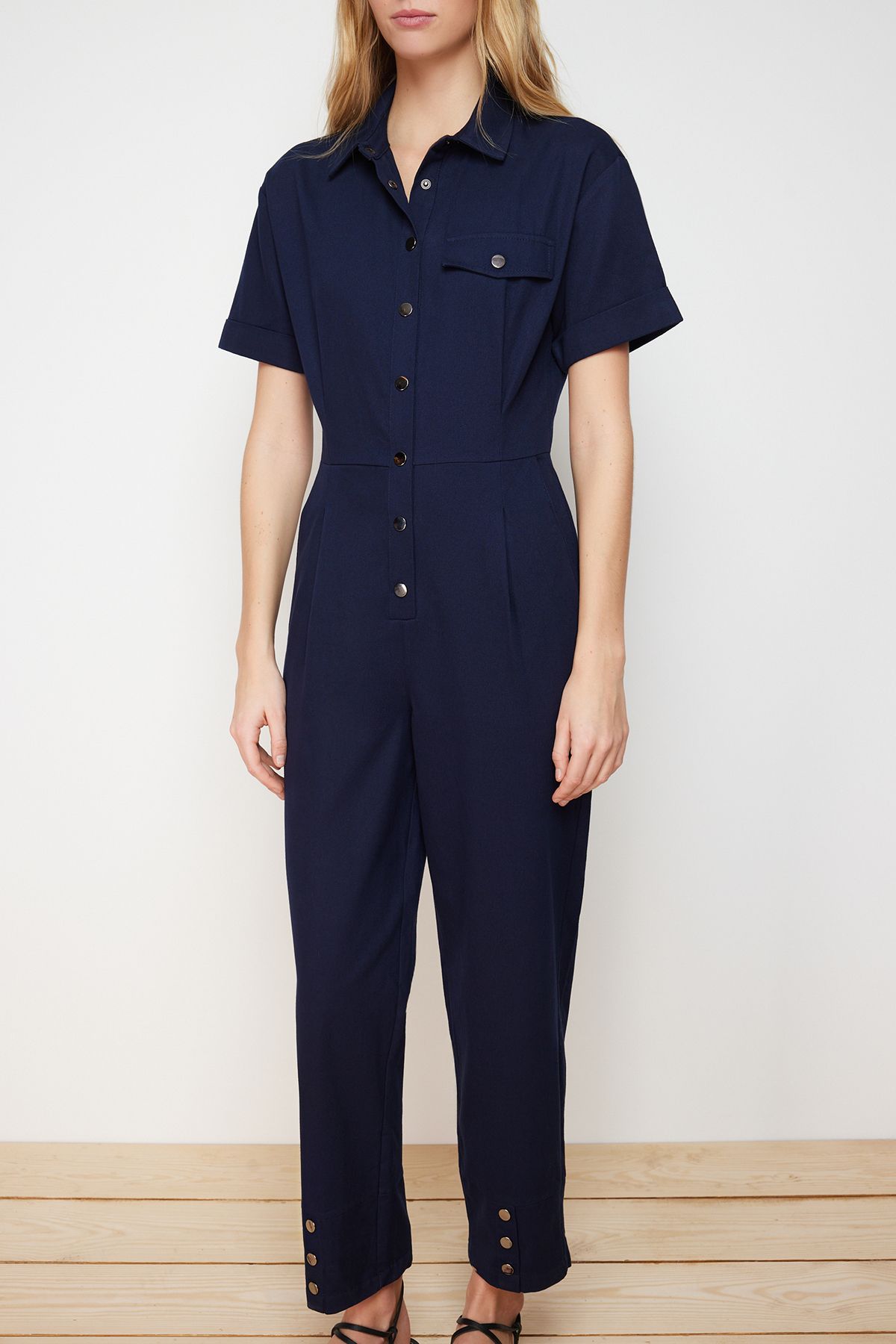 Trendyol Collection-Ολόσωμη φόρμα Maxi με λεπτομέρεια με μπλε κουμπιά TWOSS24TU00003 4