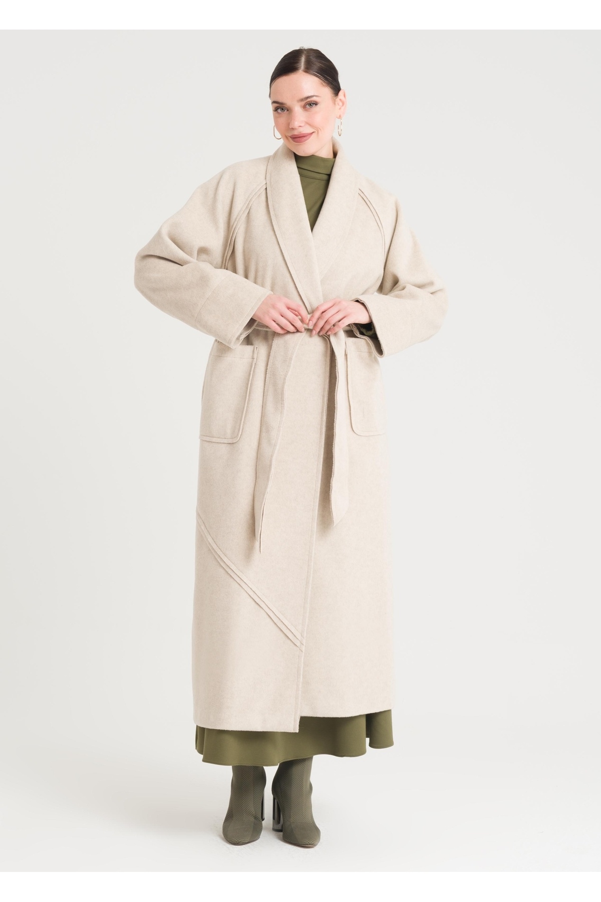 Shawl collar pocket mantle