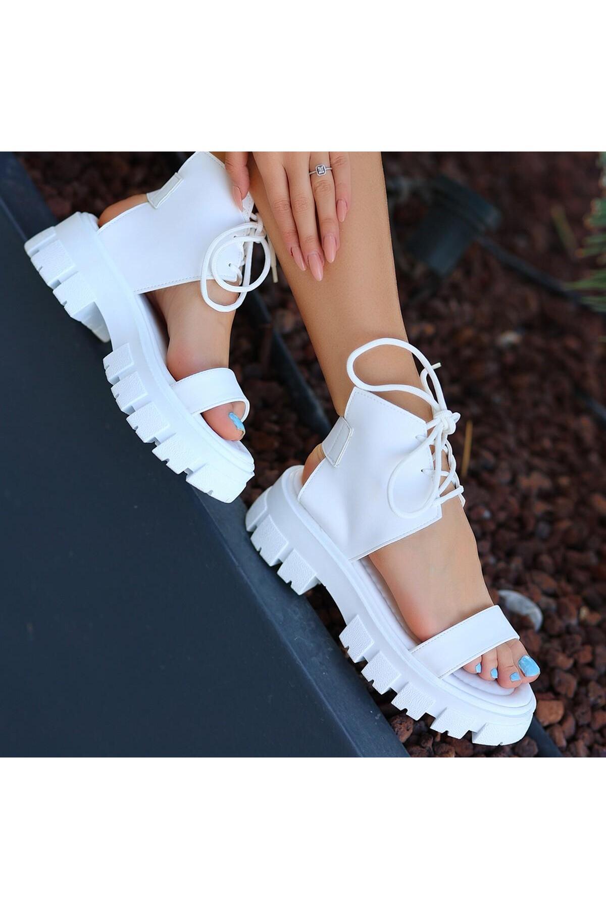 Lary Beyaz Cilt Sandalet