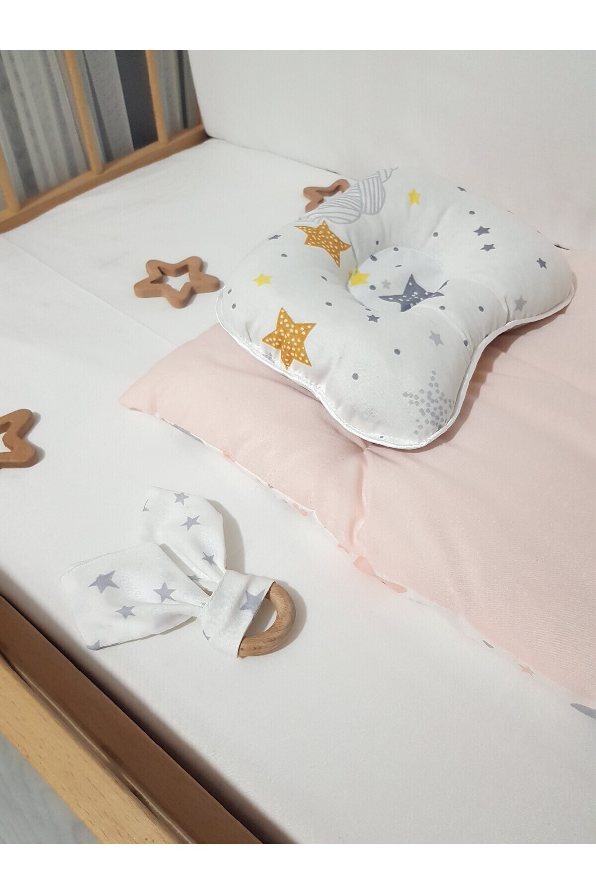 bebek_iklimi Çift Taraflı Alt Açma Minderi Somon ( BAŞ DÜZELTME YASTIĞI ve DİŞ KAŞIYICI AHŞAP HALKA HEDİYELİ ) fotoğrafı 4 (önizleme)