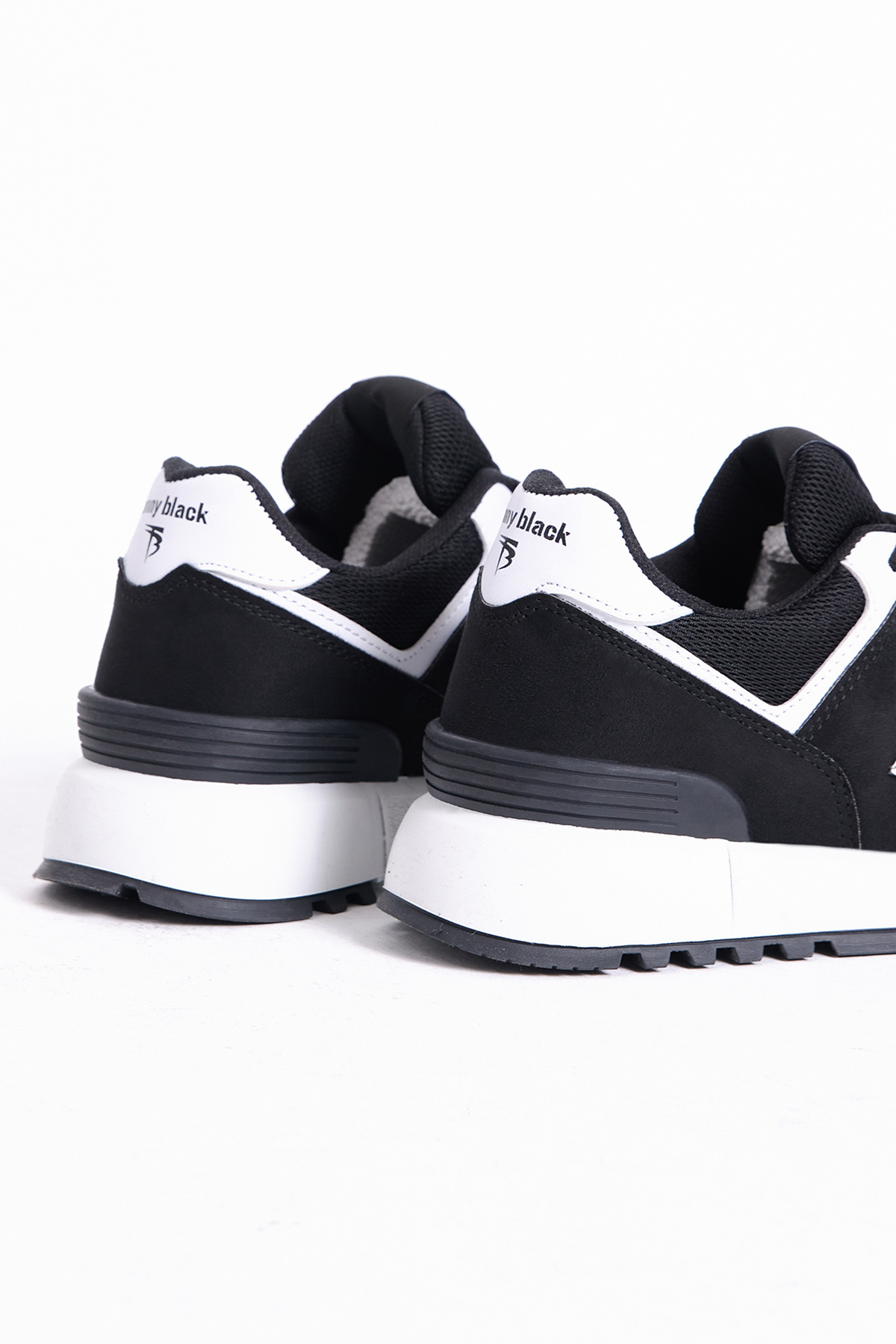 Tonny Black Uniszex fekete fehér csúszásmentes Eva Sole fűzős tornacipő