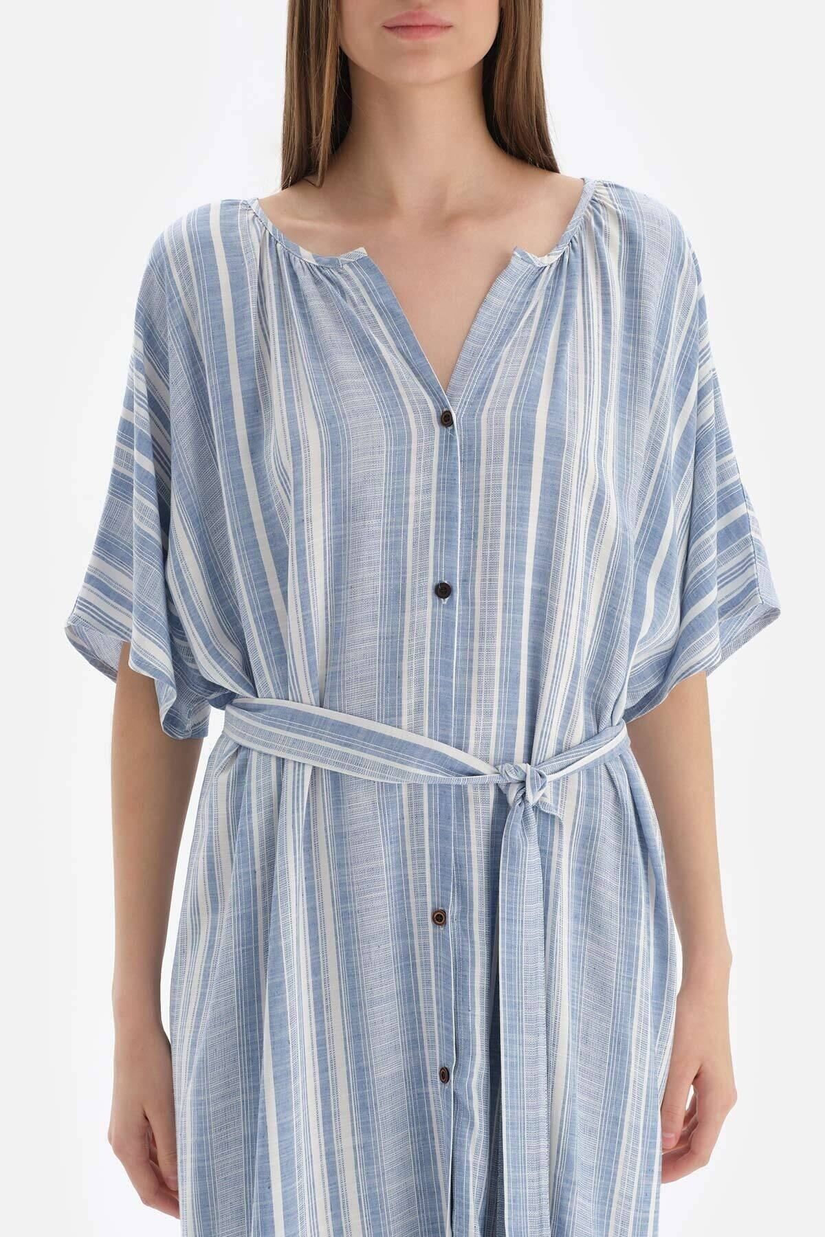Dagi-Blau-weißes Viskosekleid mit Knöpfen vorne 3