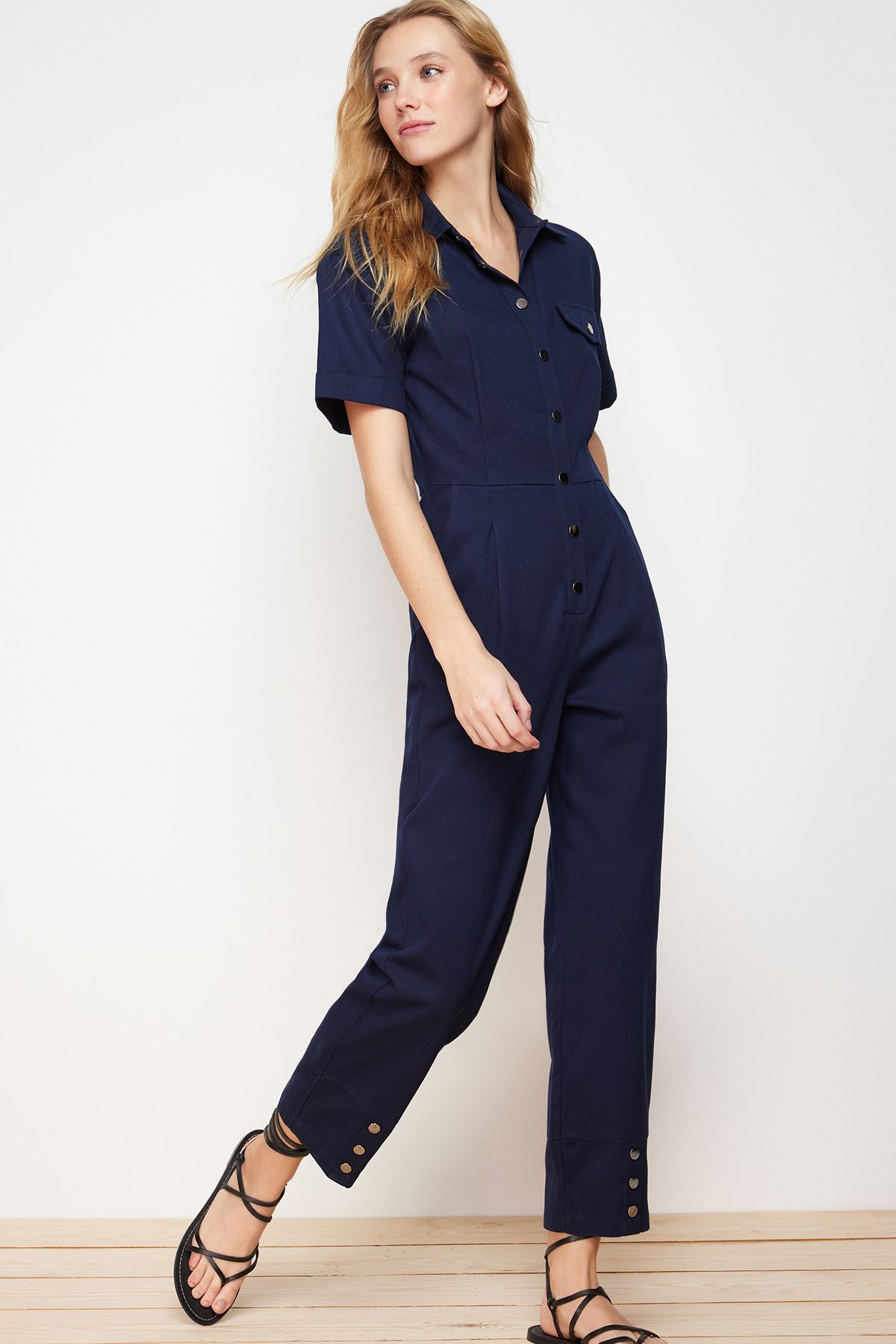 Trendyol Collection-Ολόσωμη φόρμα Maxi με λεπτομέρεια με μπλε κουμπιά TWOSS24TU00003 2