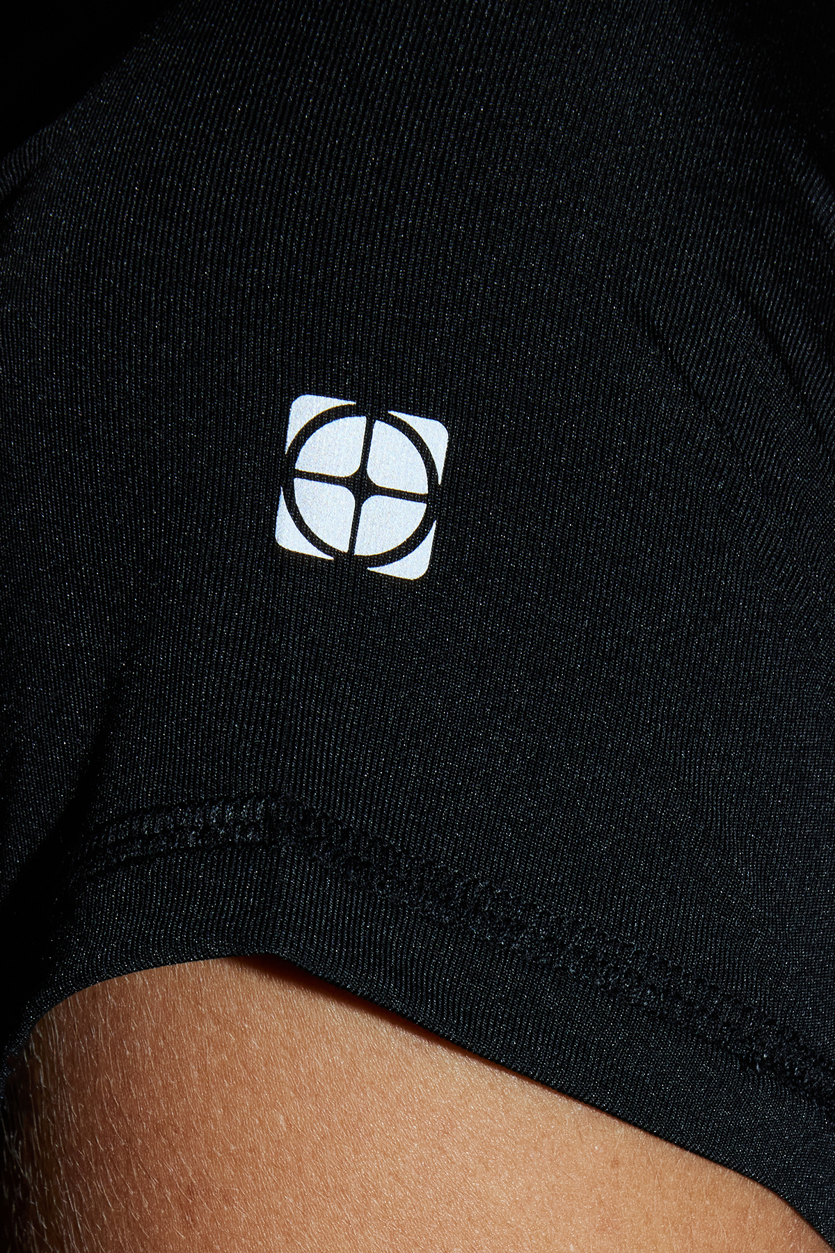 Trendyolmilla  Siyah Reflektör Baskı Detaylı Örme Spor T-Shirt THMSS24TS00002 - Görsel 4