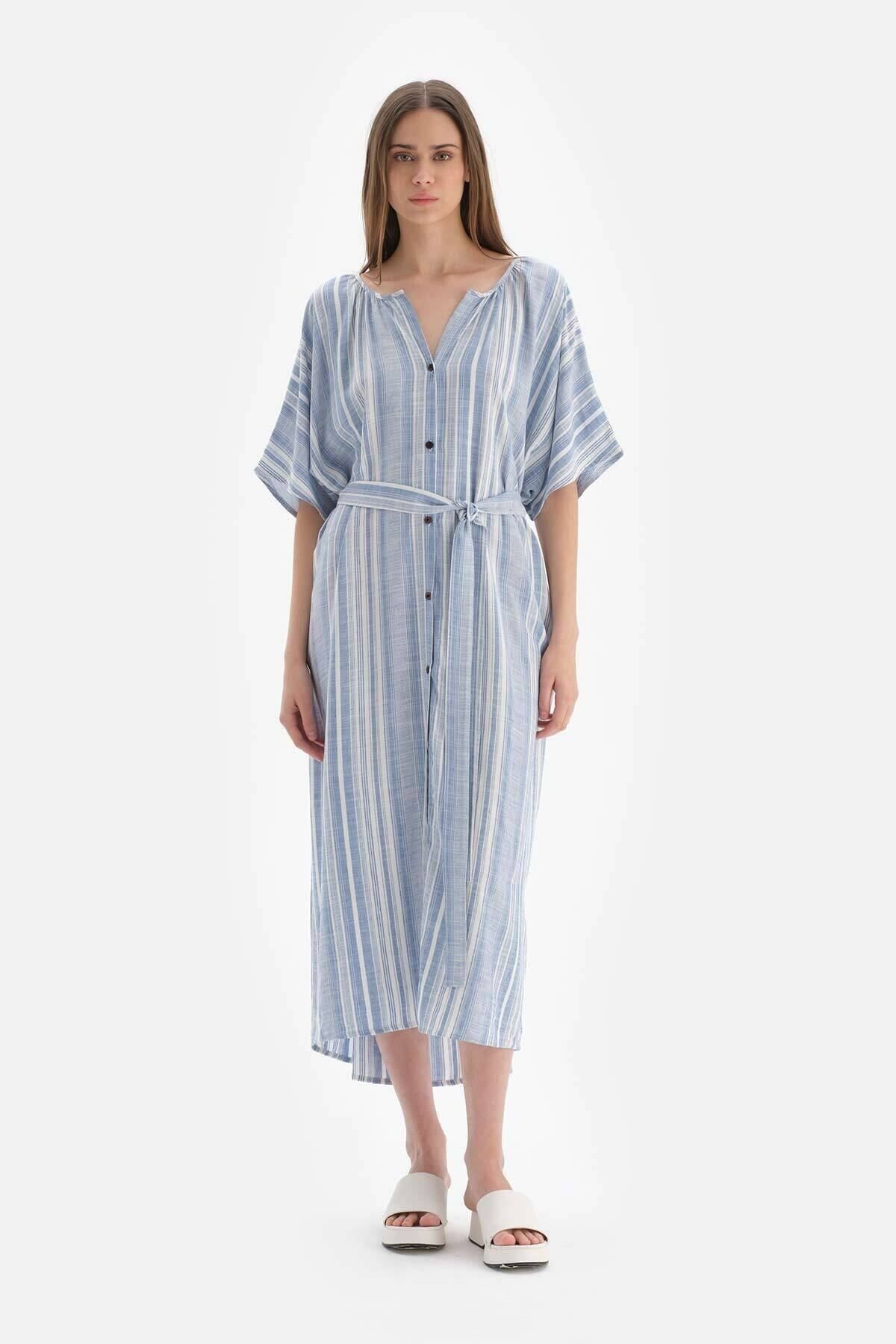 Dagi-Blau-weißes Viskosekleid mit Knöpfen vorne 1